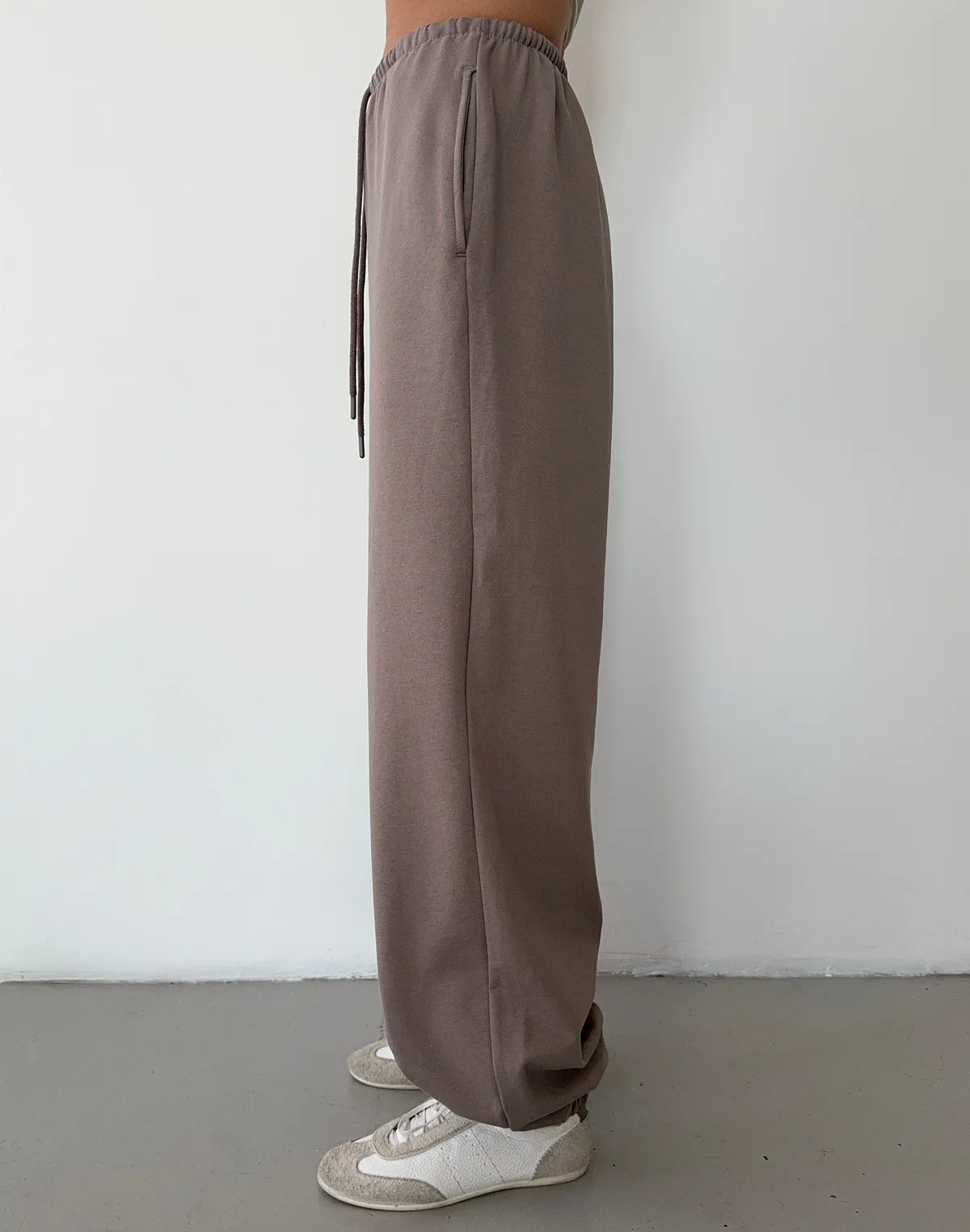 Джогери жіночі на тонкому поясі зі шнурком оверсайз, світло-кавові - Фото 5