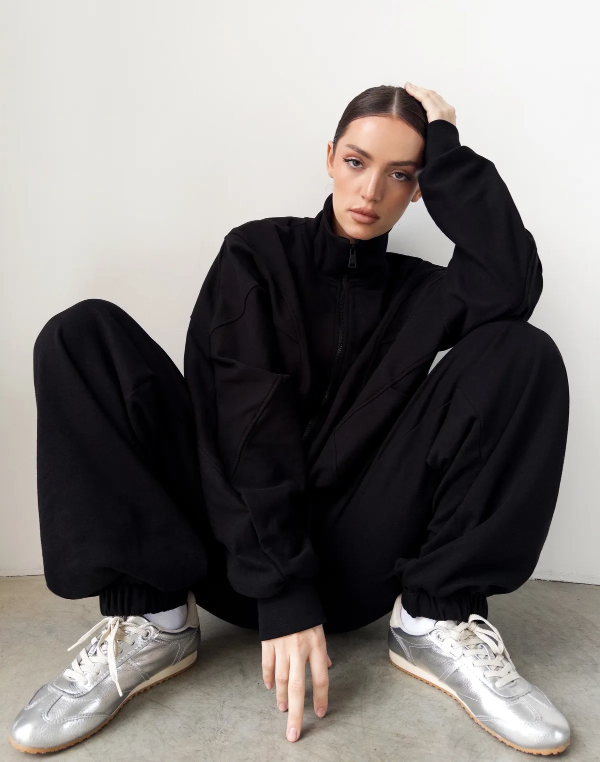 Джогери жіночі на тонкому поясі зі шнурком оверсайз, чорні - Фото 6