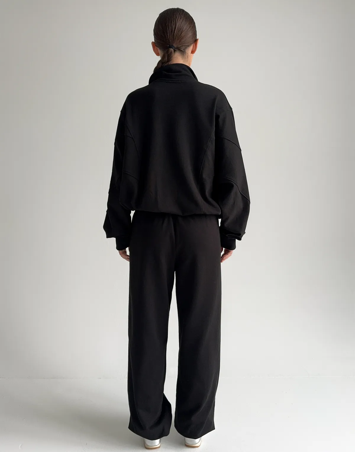 Комплект оверсайз зіпер з декоративними швами та джогери на тонкому поясі зі шнурком, чорні - Фото 2