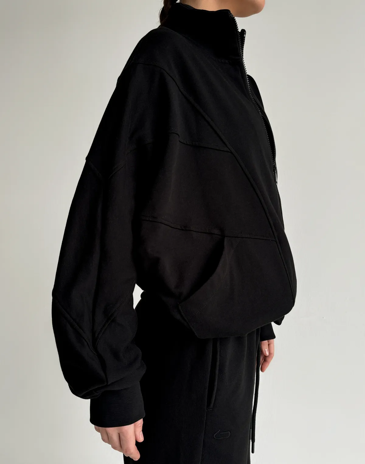 Зіпер без капюшону з декоративними швами вільного крою, чорний - Фото 7