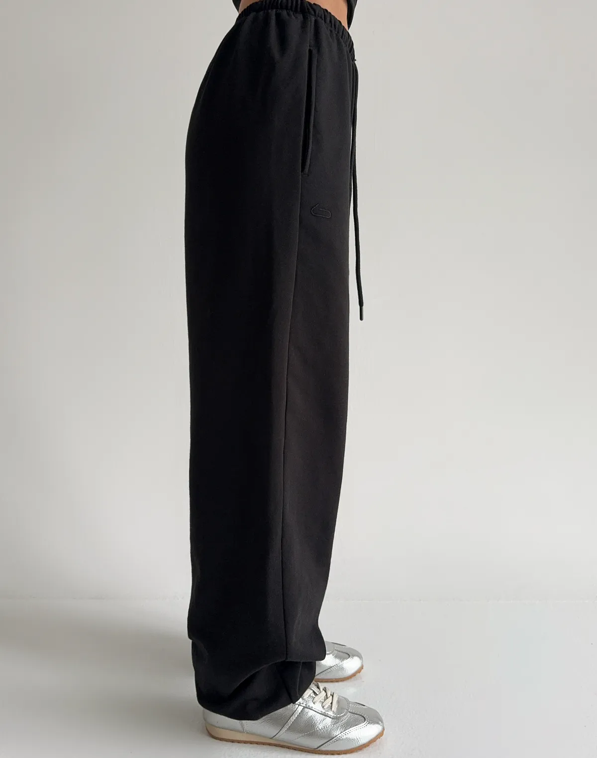 Джогери жіночі на тонкому поясі зі шнурком оверсайз, чорні - Фото 7