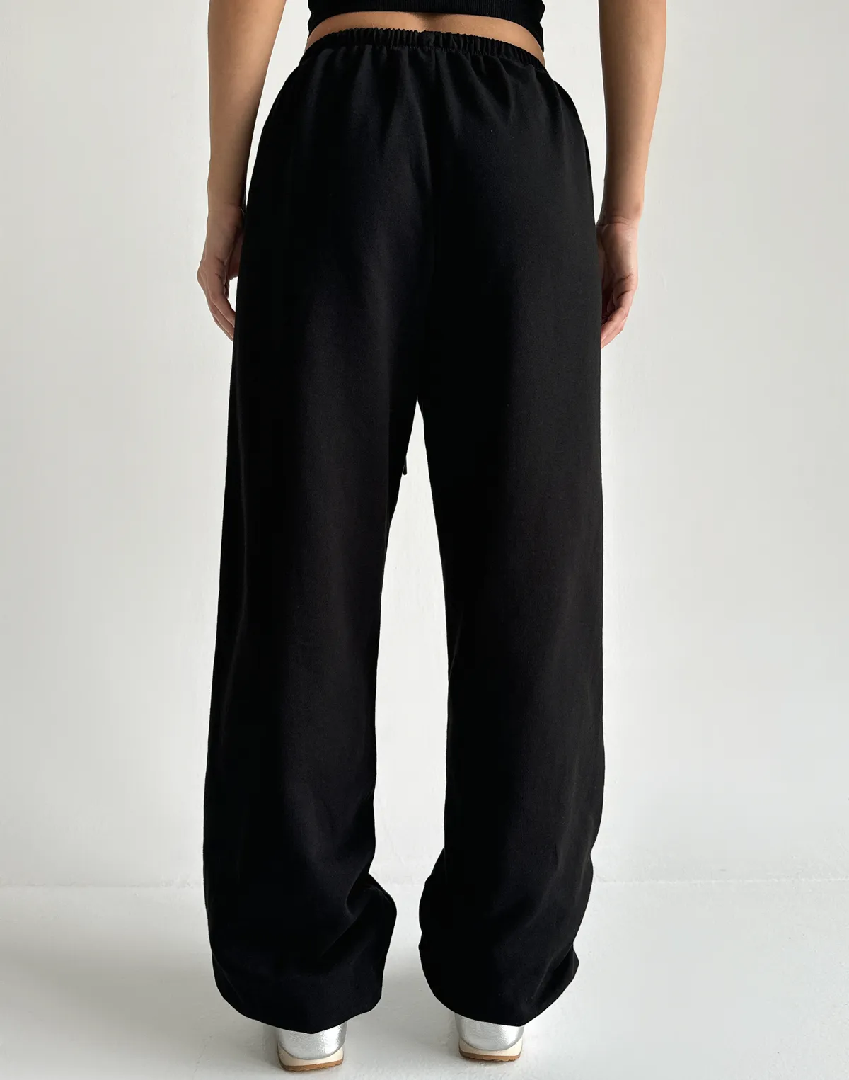 Джогери жіночі на тонкому поясі зі шнурком оверсайз, чорні - Фото 2