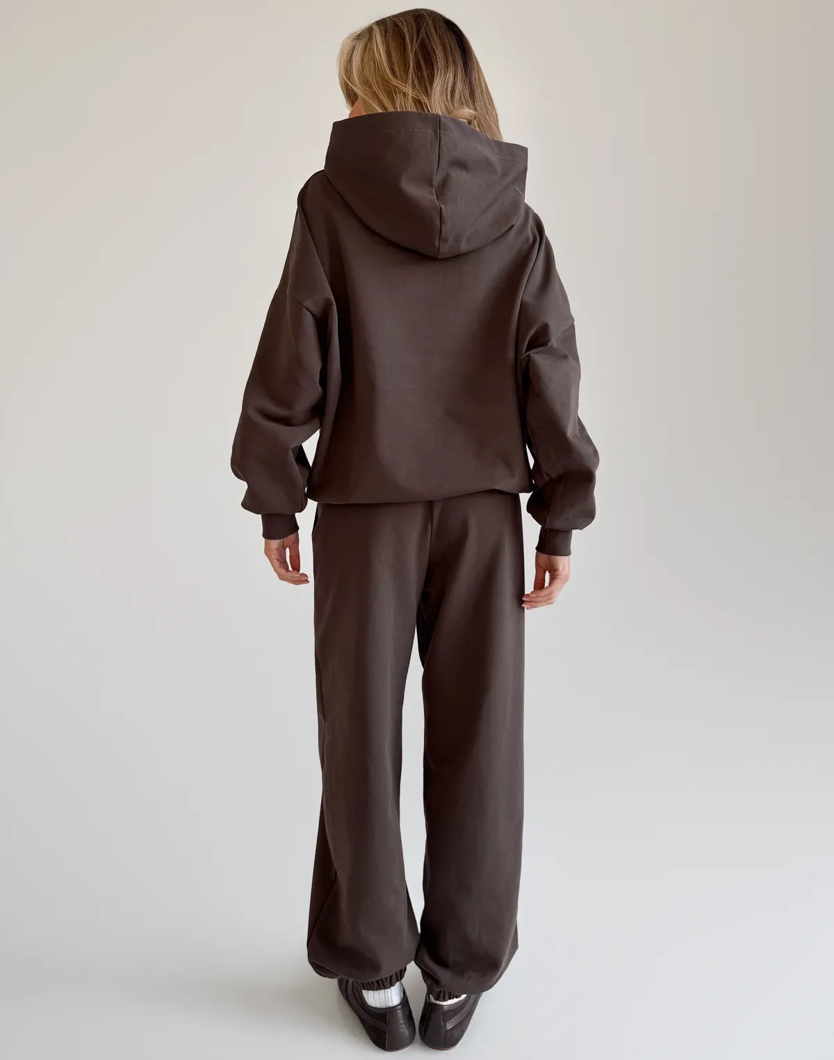 Комплект весняний худі стандартний вкорочений та джогери вільного крою зі шнурком, шоколад - Фото 2