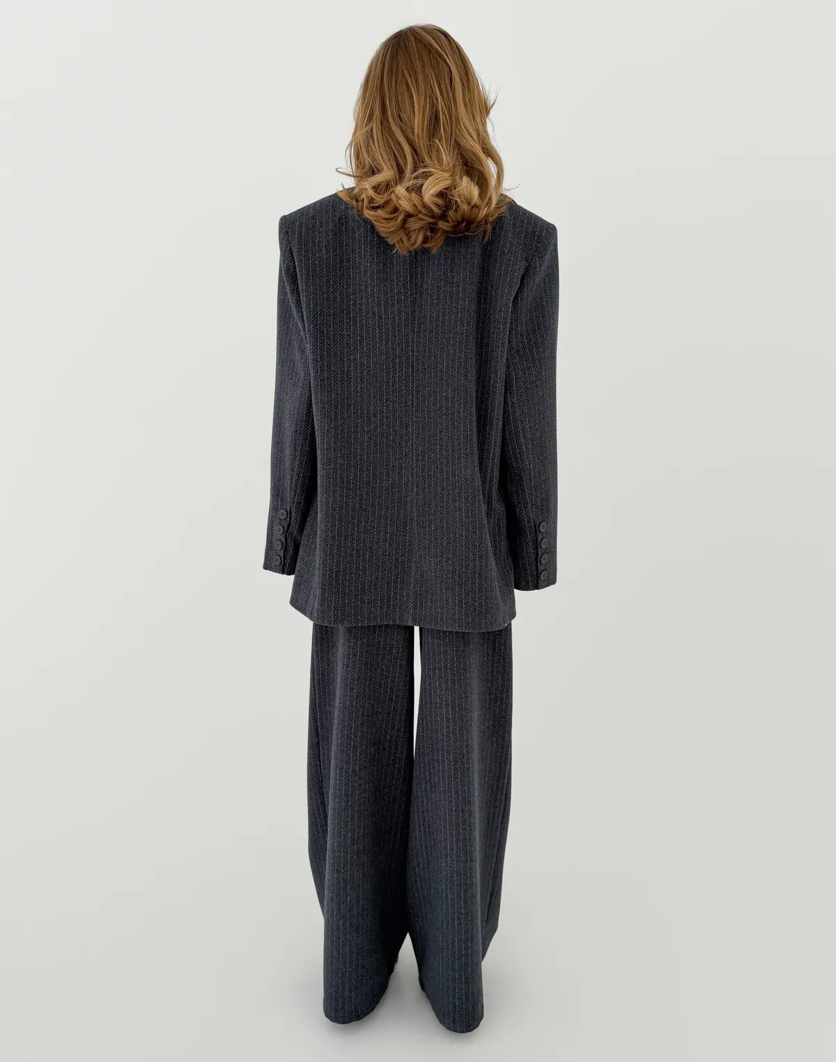 Комплект оверсайз жакет з чоловічого плеча та штани з середньою посадкою, графіт у смужку - Фото 2