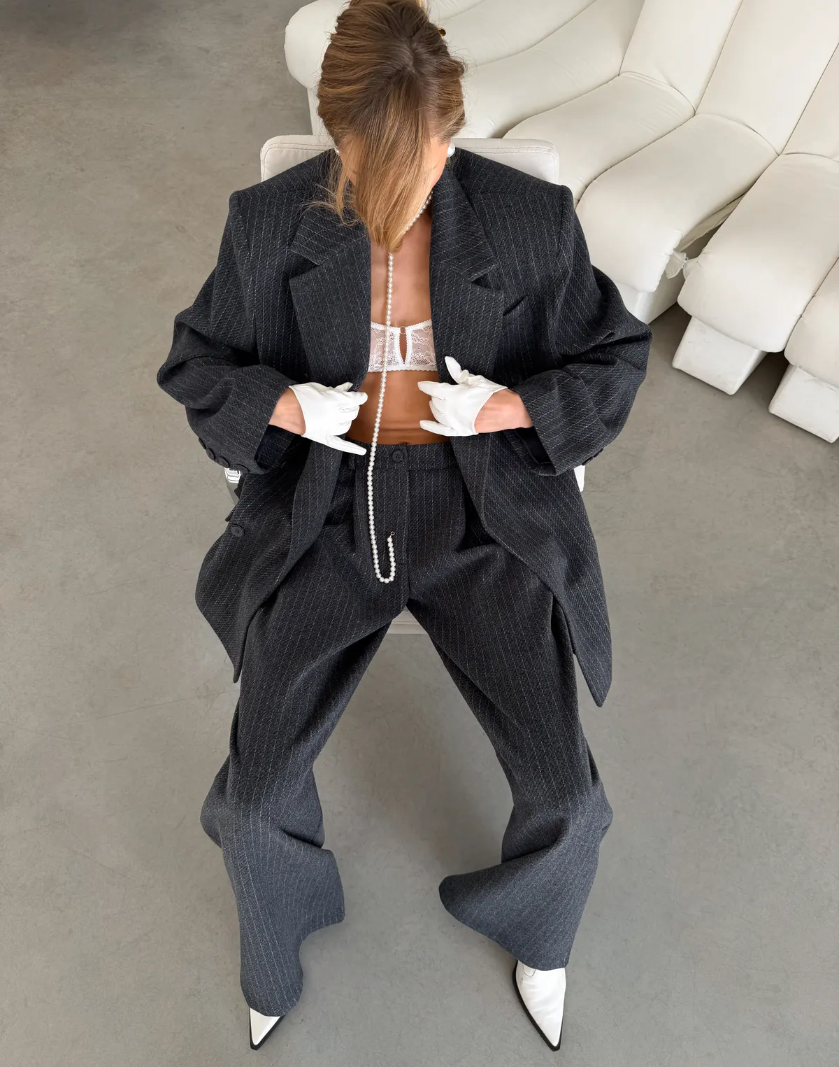 Комплект оверсайз жакет з чоловічого плеча та штани з середньою посадкою, графіт у смужку - Фото 3