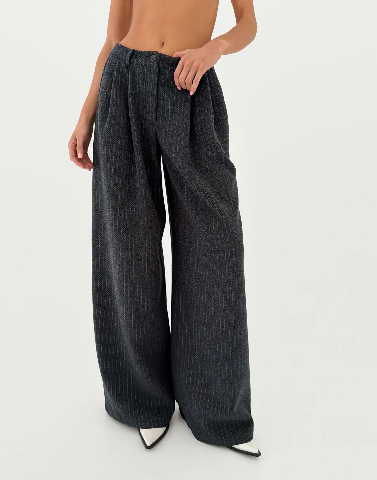 Штани оверсайз з середньою посадкою, графіт у смужку - Фото 1