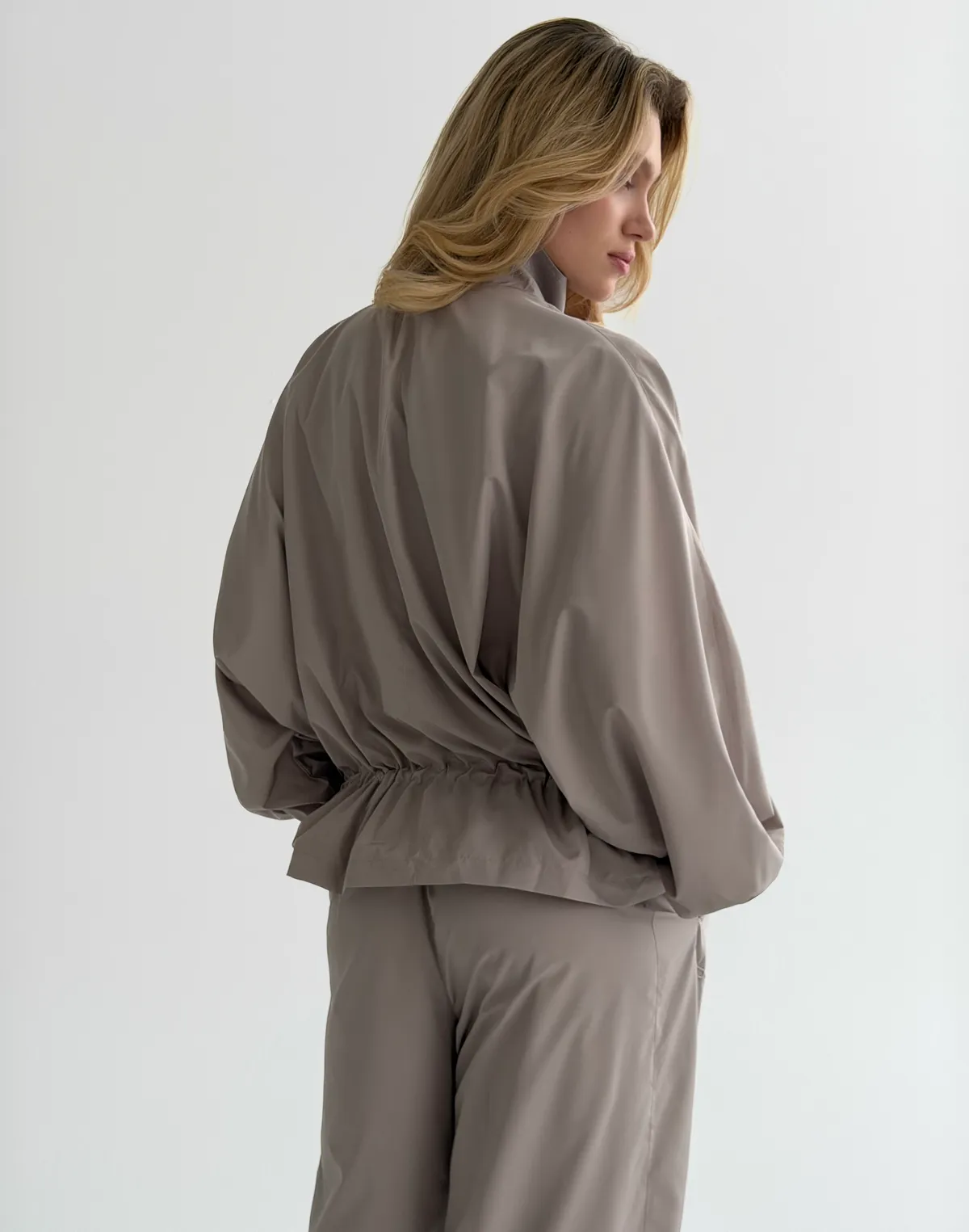 Зіпер з плащової тканини із затяжками, світло-кавовий - Фото 2