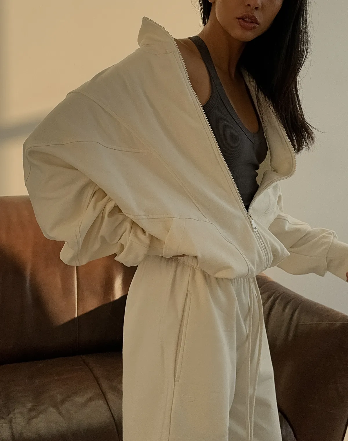 Зіпер без капюшону з декоративними швами вільного крою, екрю - Фото 8