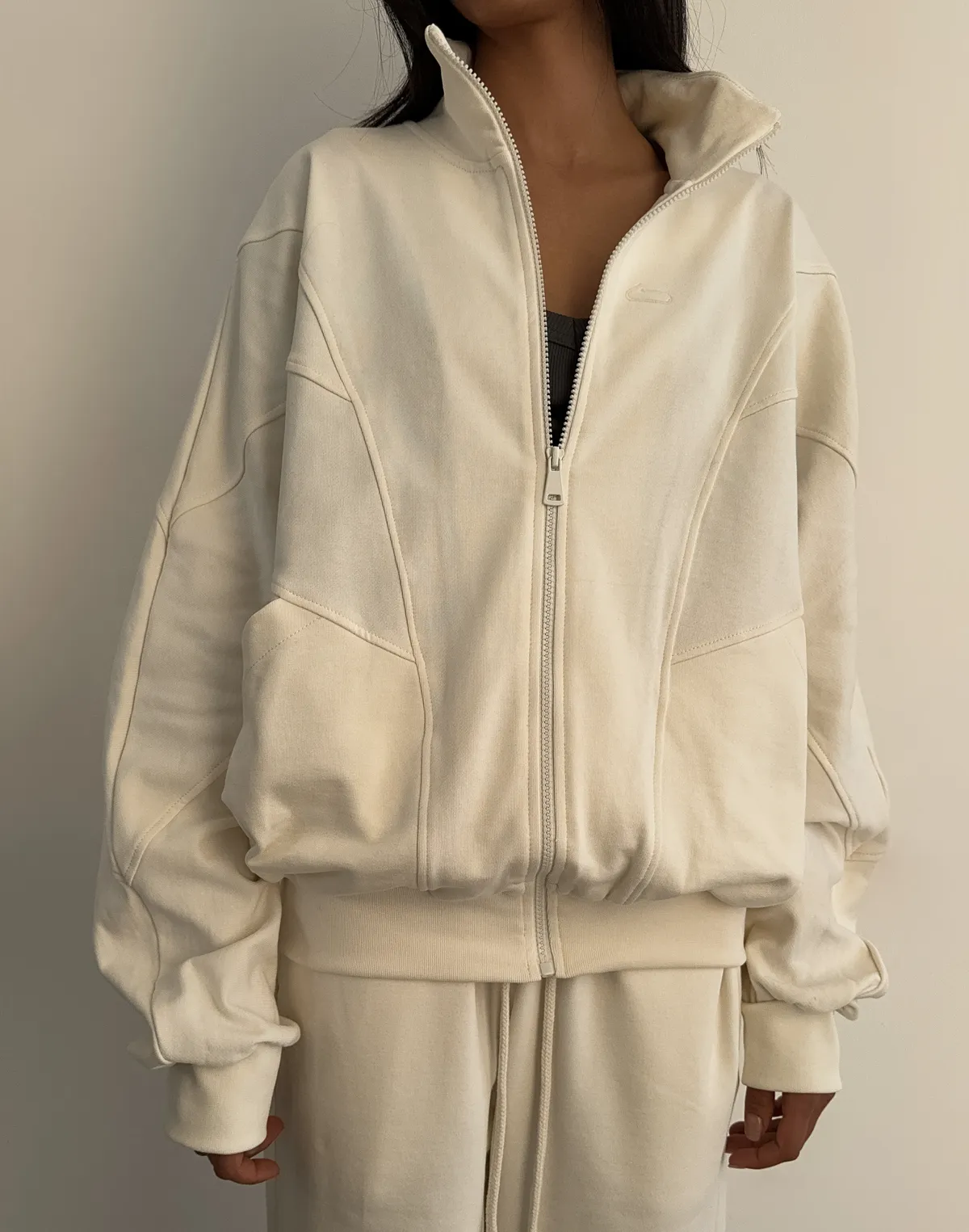 Зіпер без капюшону з декоративними швами вільного крою, екрю - Фото 1