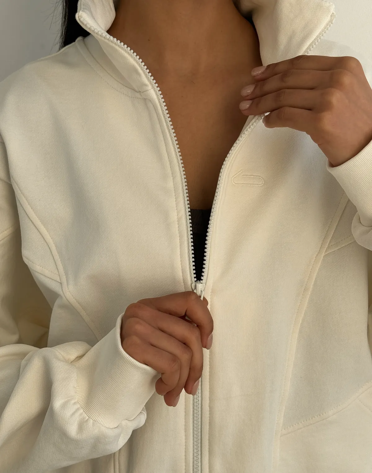 Зіпер без капюшону з декоративними швами вільного крою, екрю - Фото 4