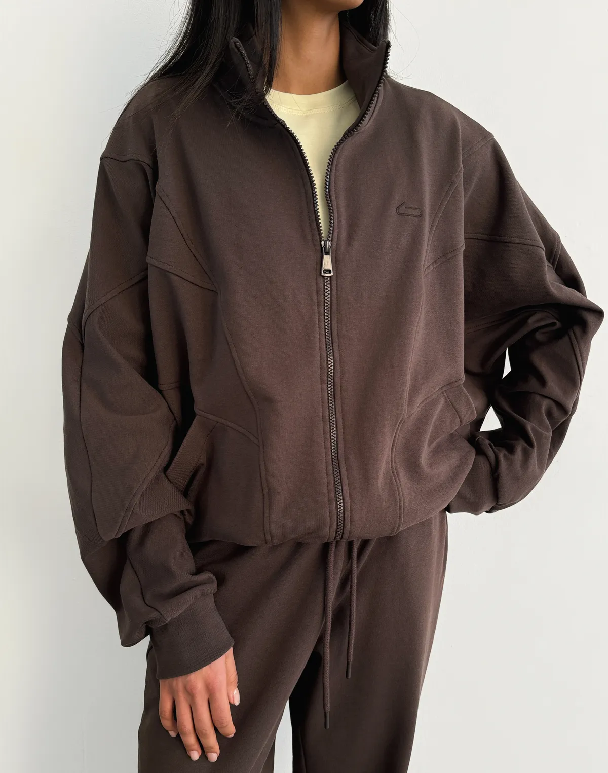 Зіпер без капюшону з декоративними швами вільного крою, шоколад - Фото 8