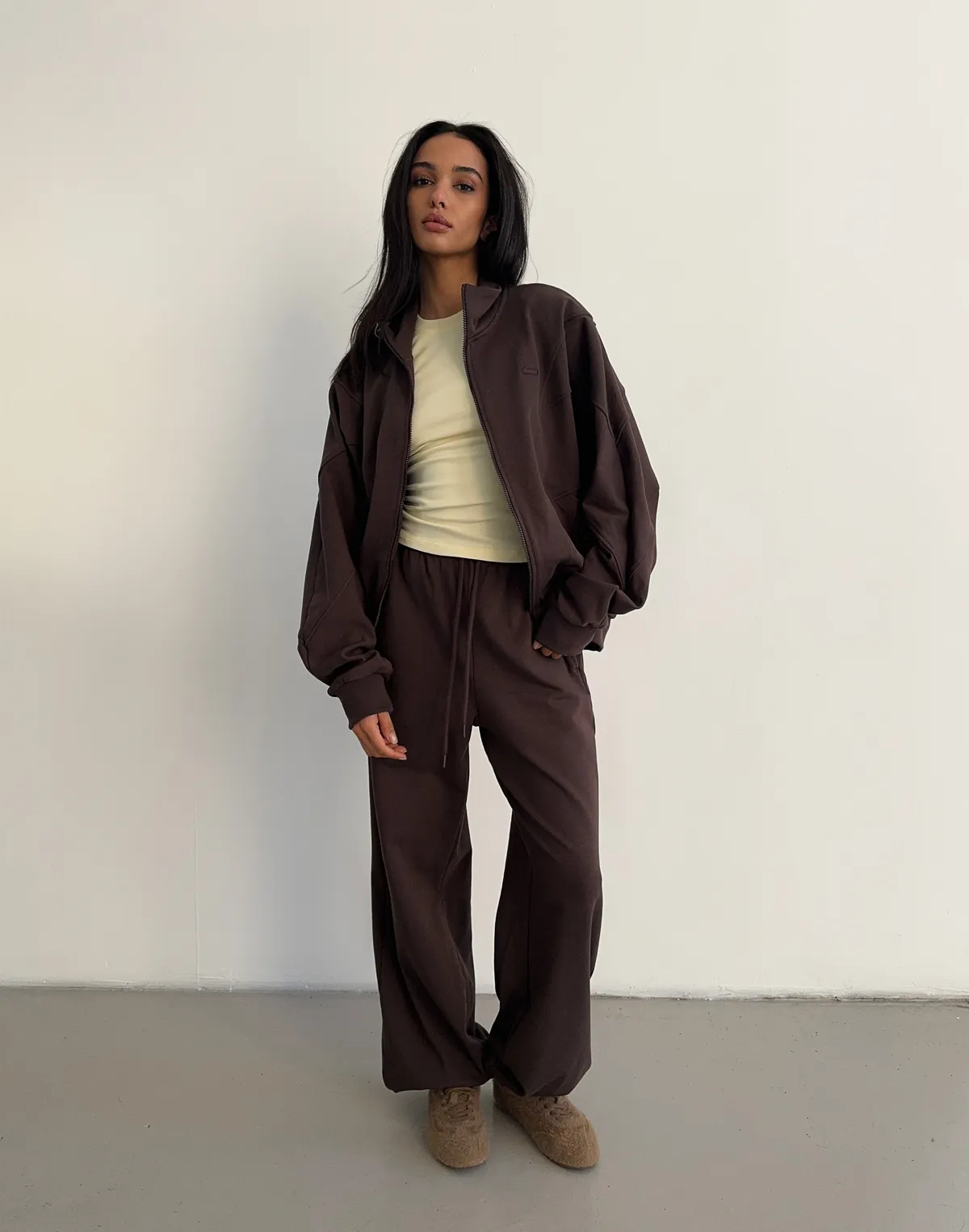 Зіпер без капюшону з декоративними швами вільного крою, шоколад - Фото 3