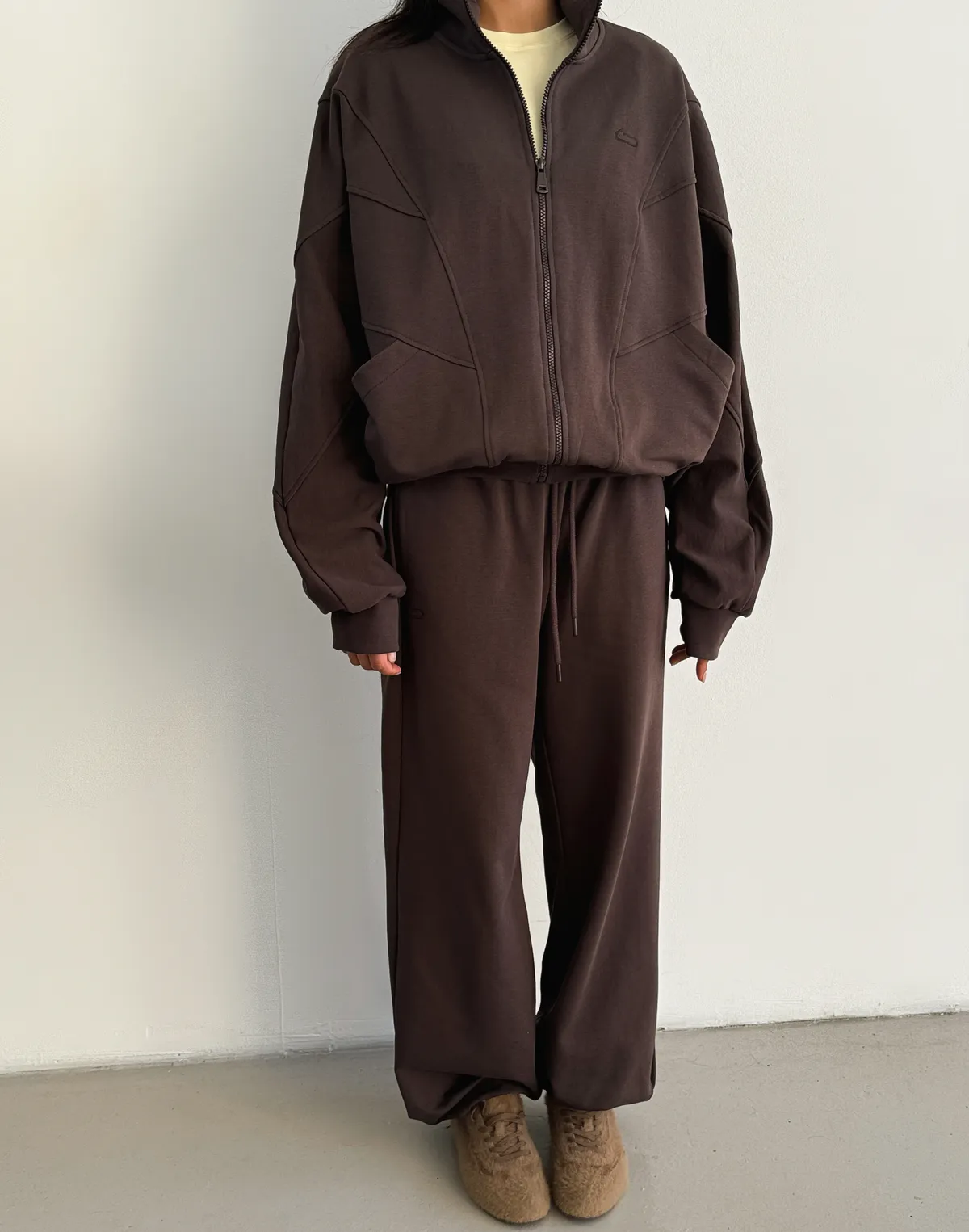 Джогери жіночі на тонкому поясі зі шнурком оверсайз, шоколад - Фото 4