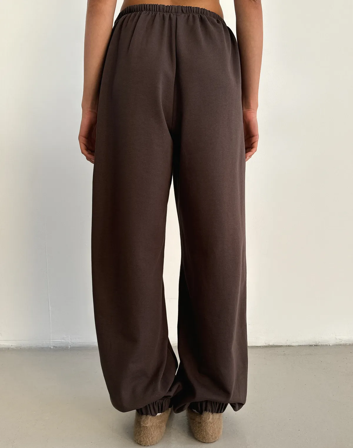 Джогери жіночі на тонкому поясі зі шнурком оверсайз, шоколад - Фото 2