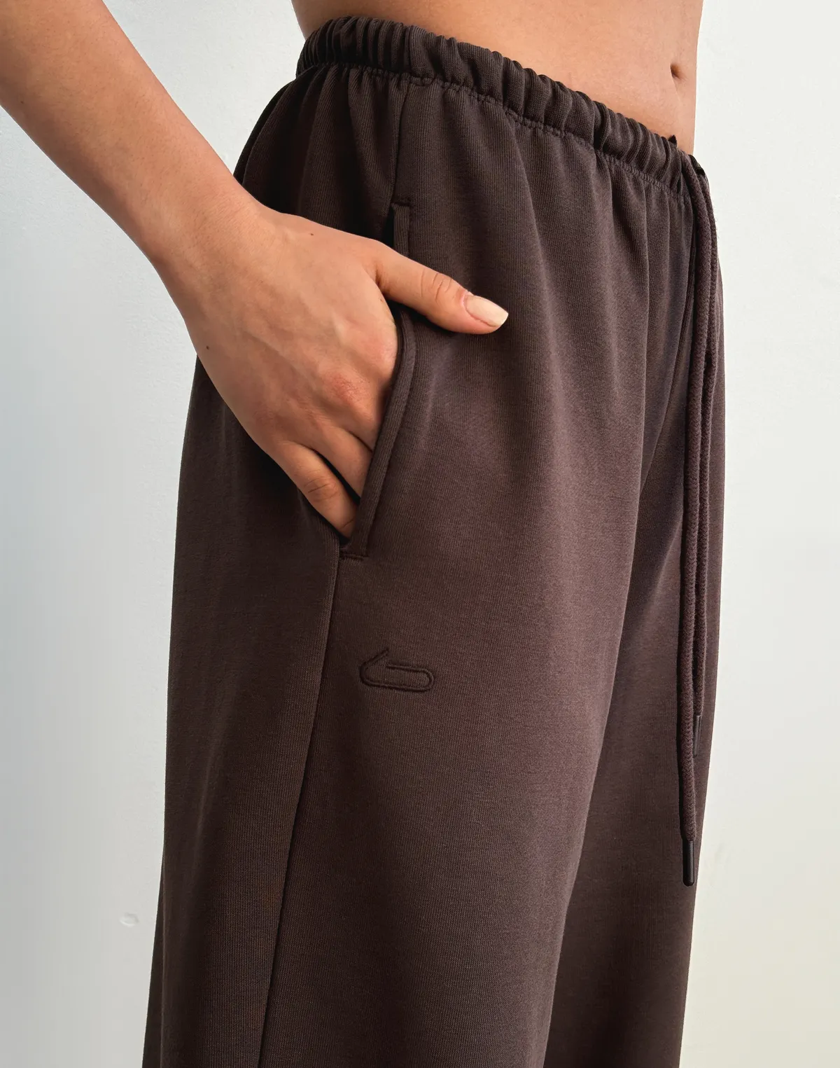 Джогери жіночі на тонкому поясі зі шнурком оверсайз, шоколад - Фото 5
