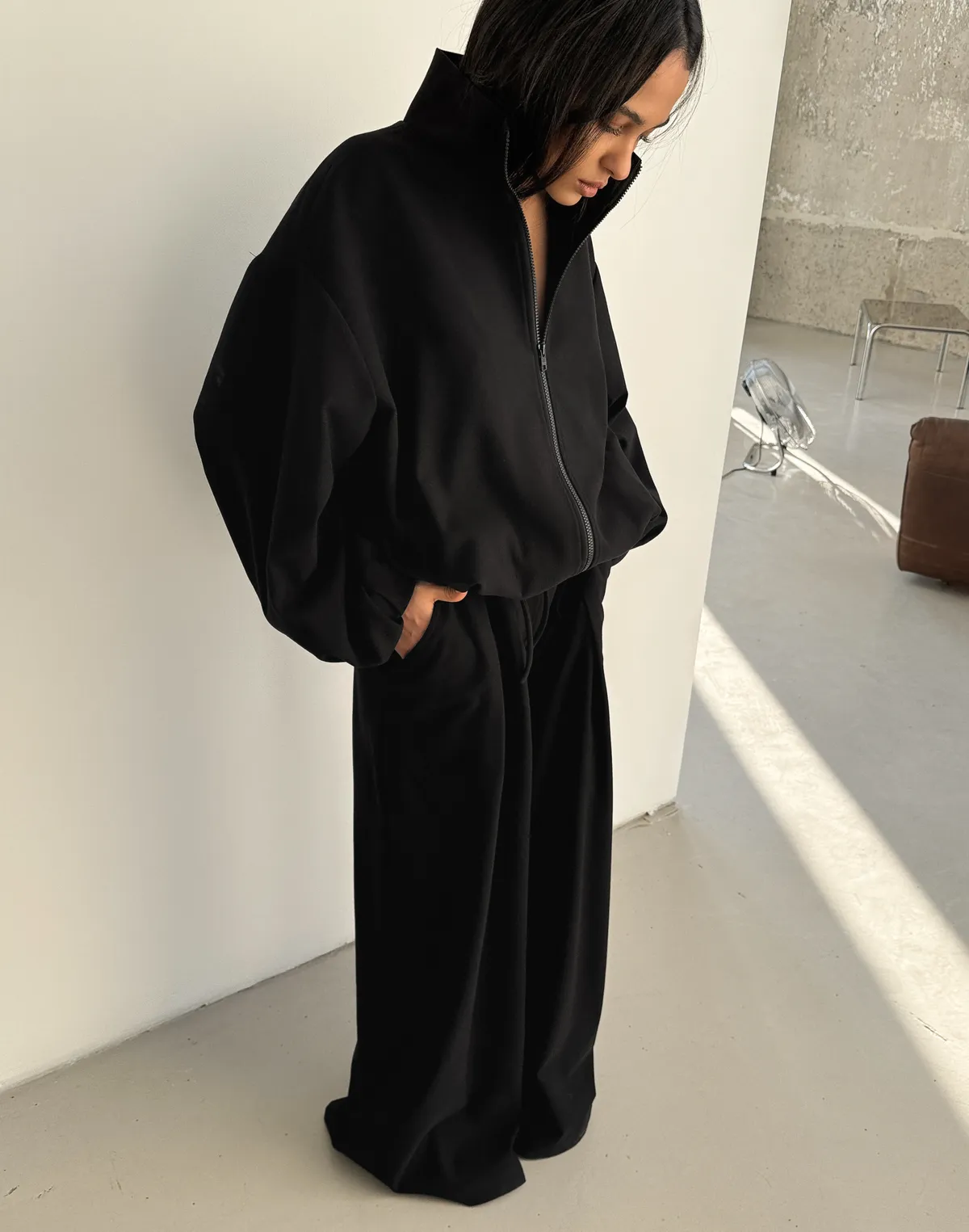 Жакет-бомбер з костюмної тканини, чорний - Фото 7