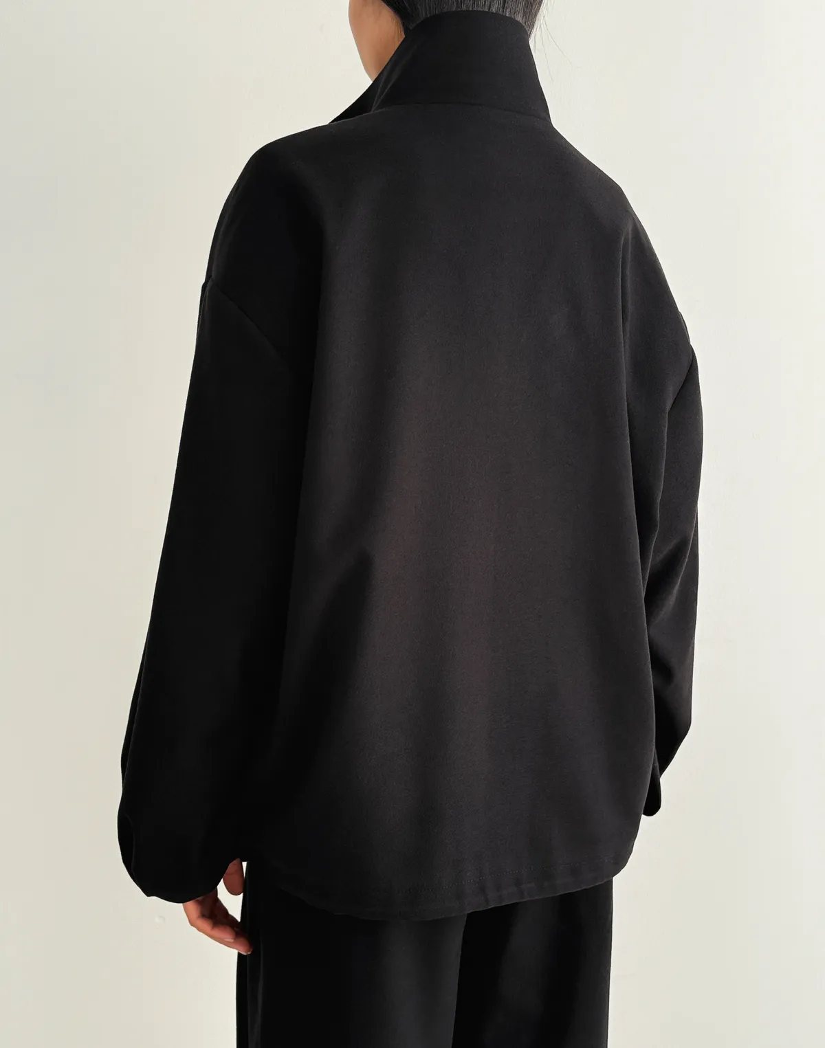 Жакет-бомбер з костюмної тканини, чорний - Фото 2