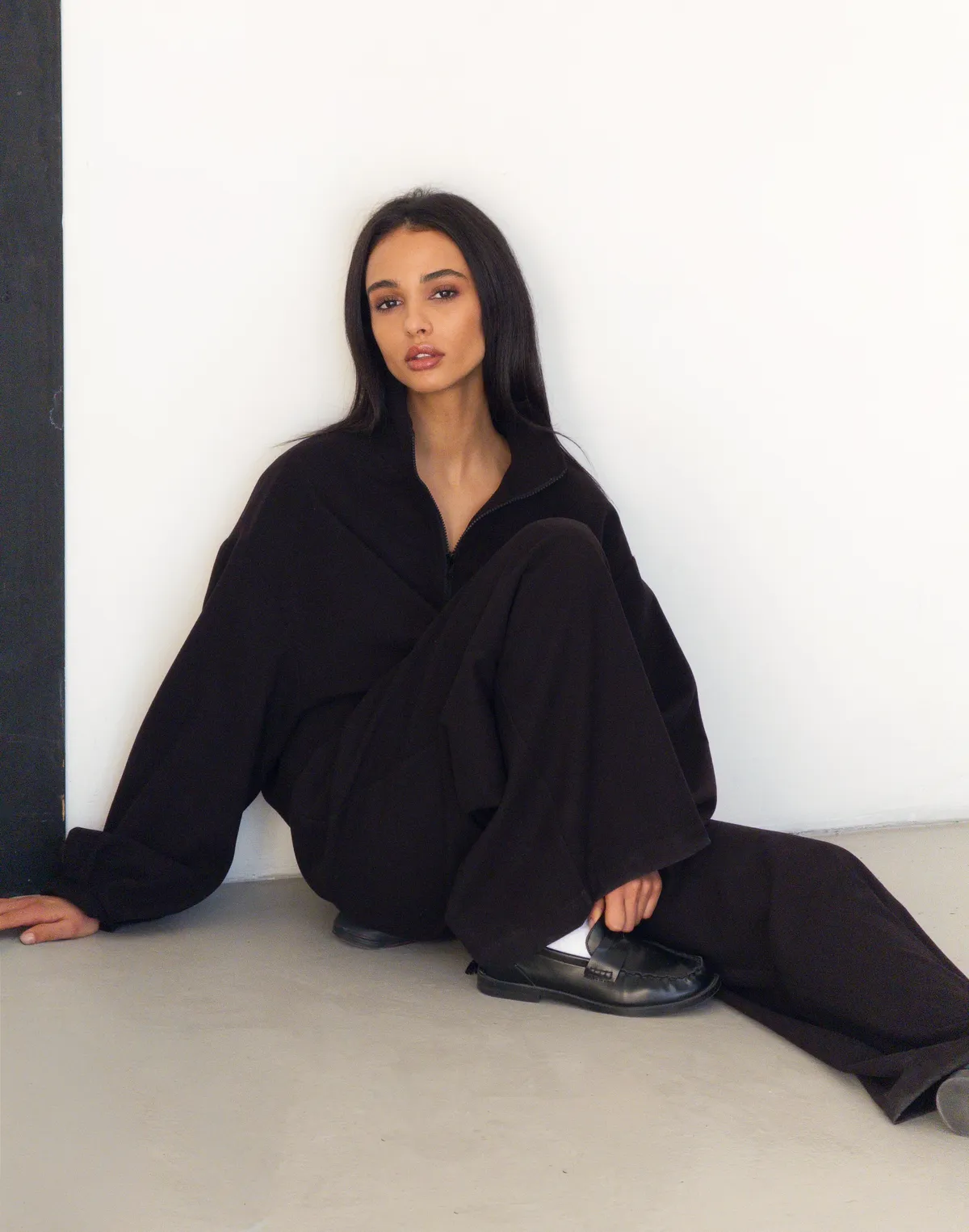 Штани супер вільного крою повної довжини, чорні - Фото 4