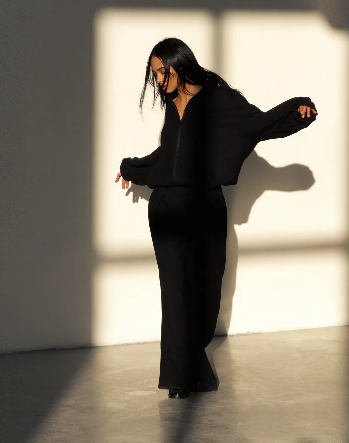 Жакет-бомбер з костюмної тканини, чорний - Фото 6