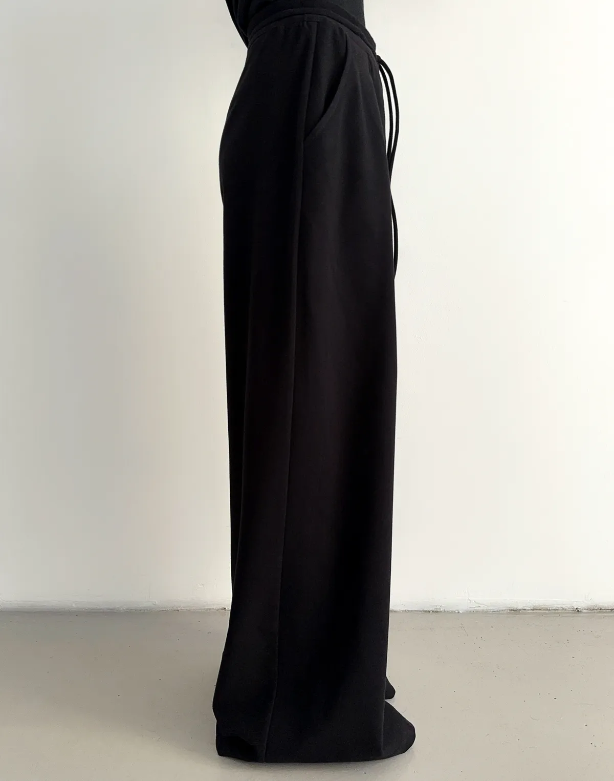 Штани супер вільного крою повної довжини, чорні - Фото 6