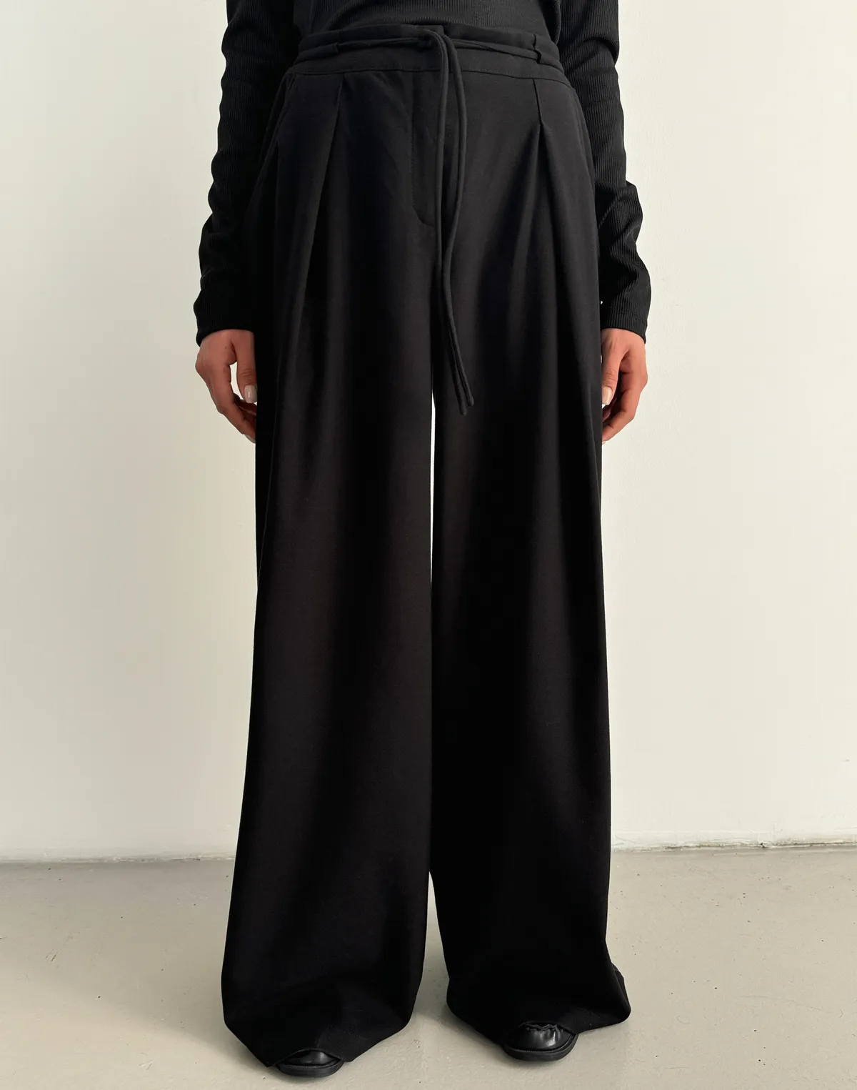 Штани супер вільного крою повної довжини, чорні - Фото 1