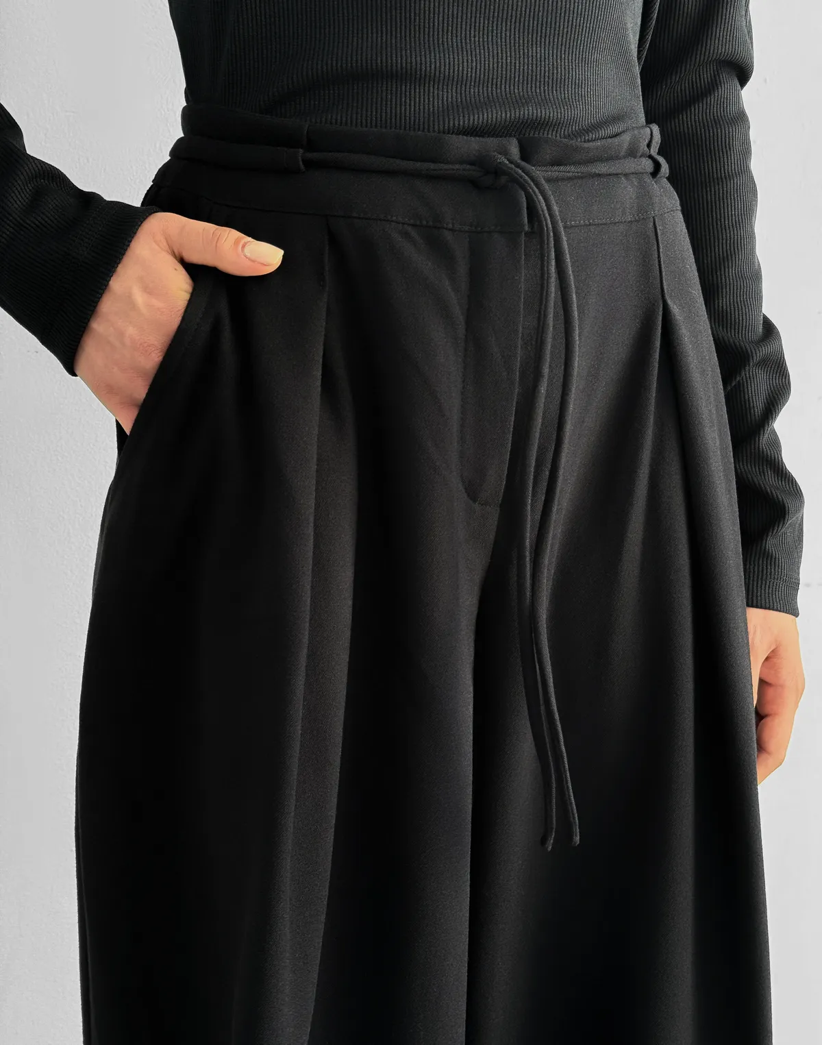 Штани супер вільного крою повної довжини, чорні - Фото 5