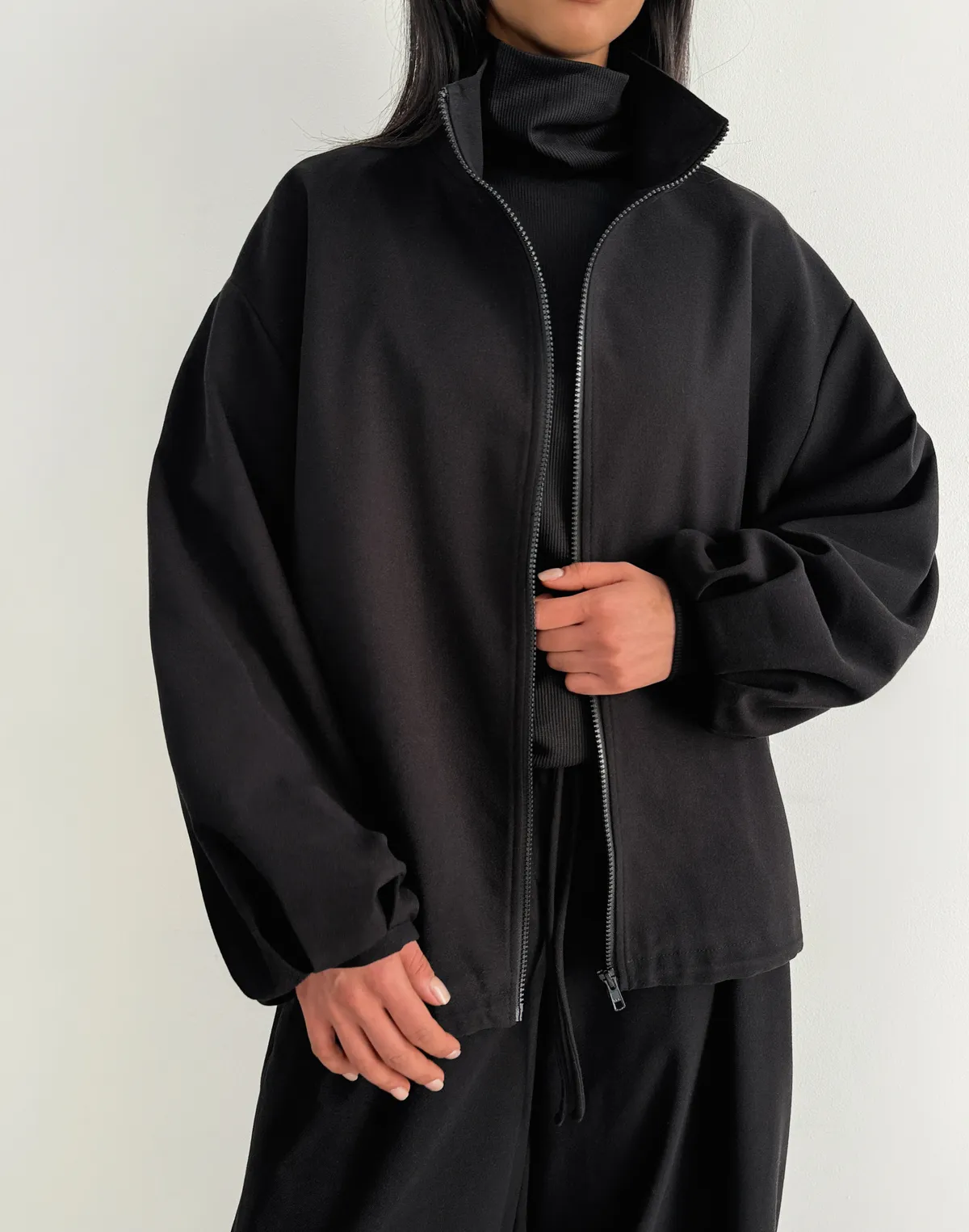 Жакет-бомбер з костюмної тканини, чорний - Фото 5