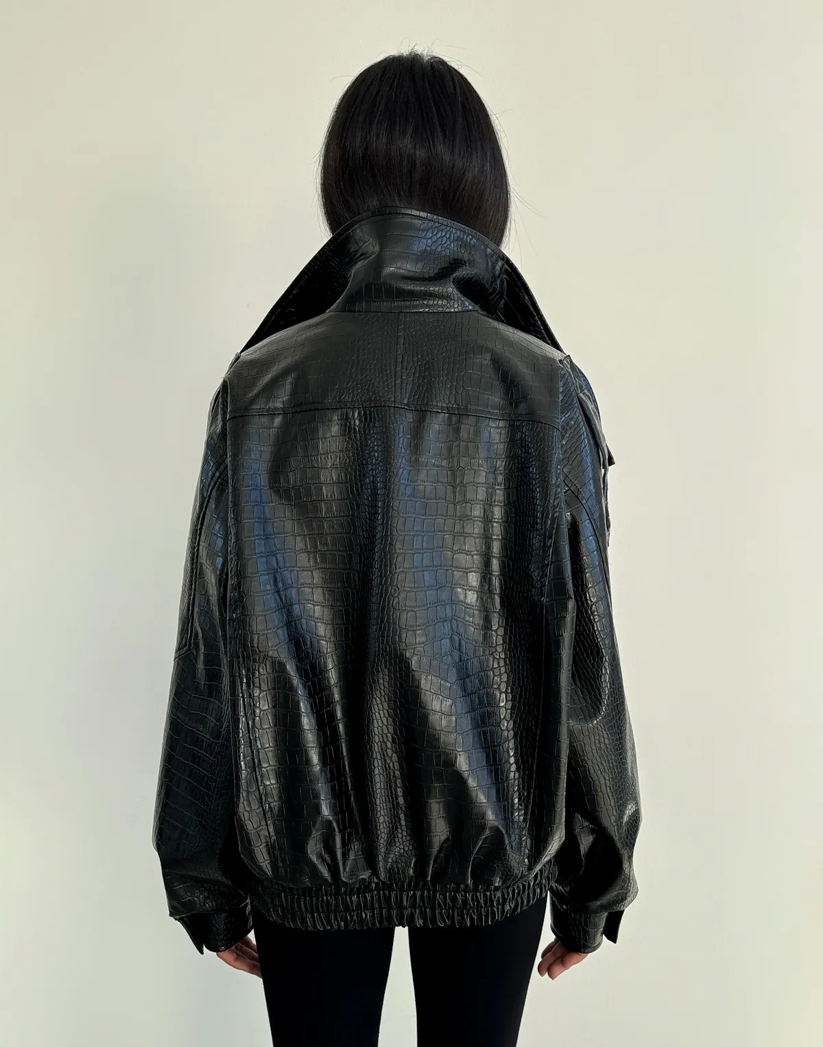 Куртка з екошкіри з ефектом рептилії, чорна - Фото 2