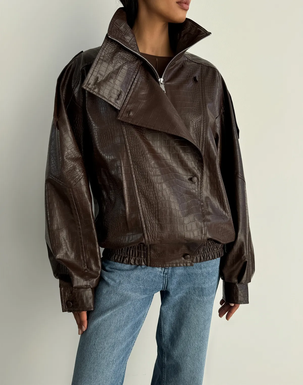 Куртка з екошкіри з ефектом рептилії, шоколадна - Фото 8