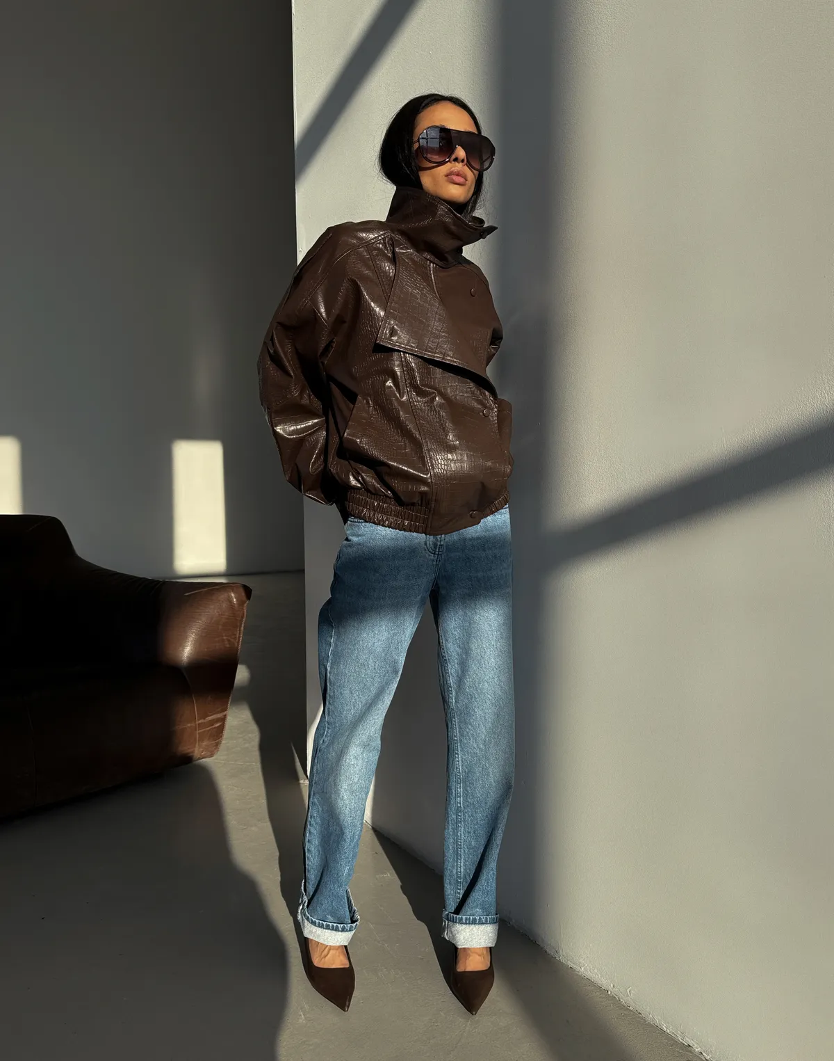 Куртка з екошкіри з ефектом рептилії, шоколадна - Фото 7