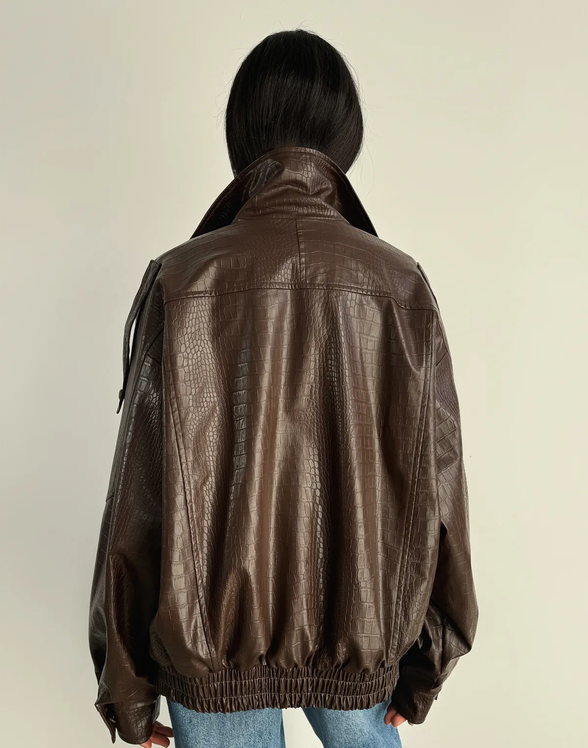 Куртка з екошкіри з ефектом рептилії, шоколадна - Фото 2