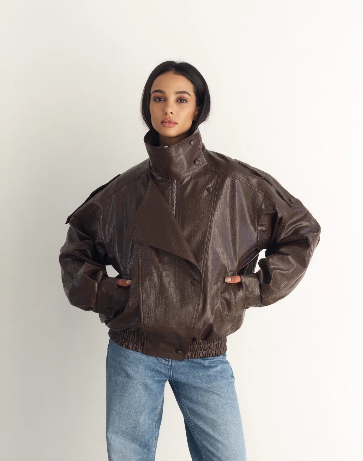 Куртка з екошкіри з ефектом рептилії, шоколадна - Фото 1