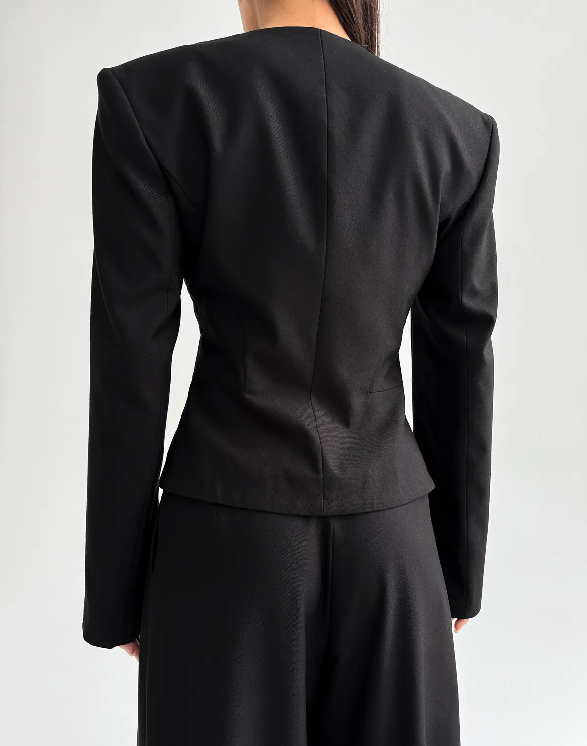 Жакет жіночий з декоративними круглими ґудзиками, чорний - Фото 2