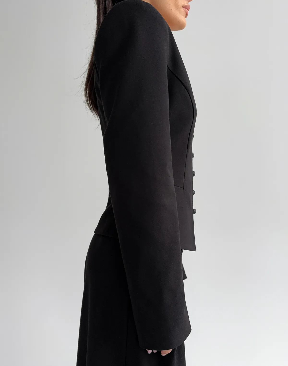 Жакет жіночий з декоративними круглими ґудзиками, чорний - Фото 6