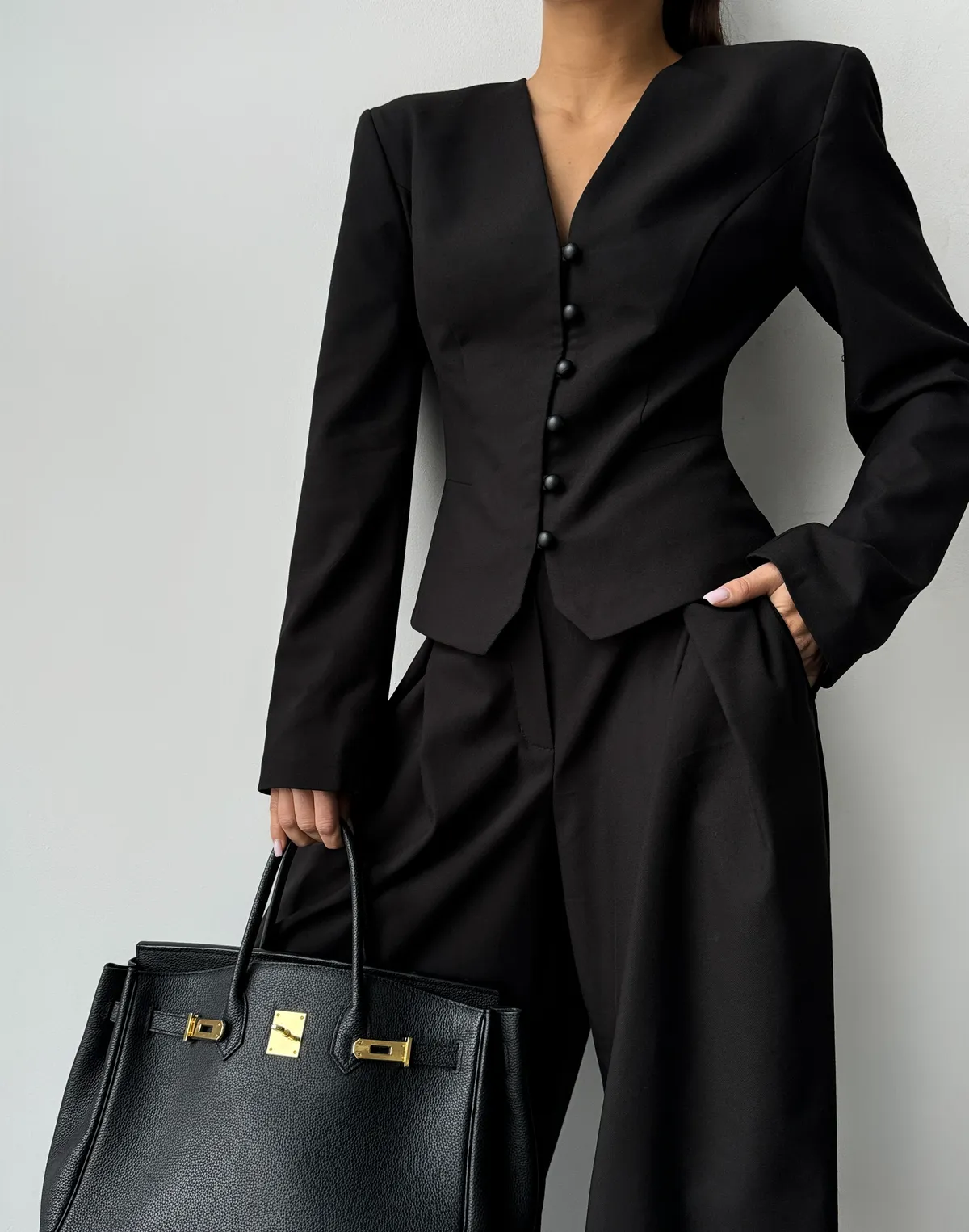 Жакет жіночий з декоративними круглими ґудзиками, чорний - Фото 5