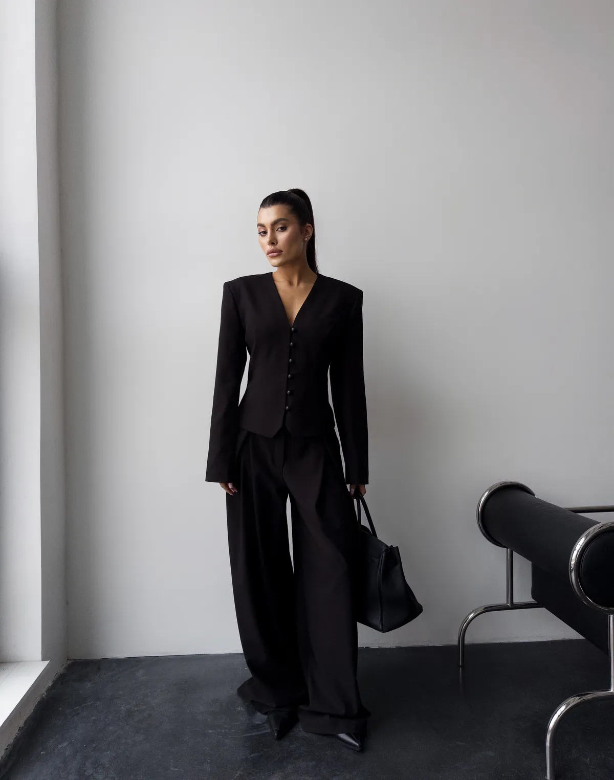 Жакет жіночий з декоративними круглими ґудзиками, чорний - Фото 3