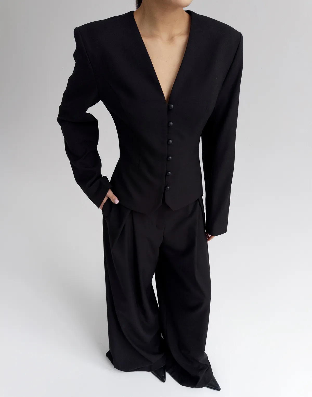 Комплект жакет з декоративними круглими ґудзиками та штани у стилі baggi, чорні - Фото 1