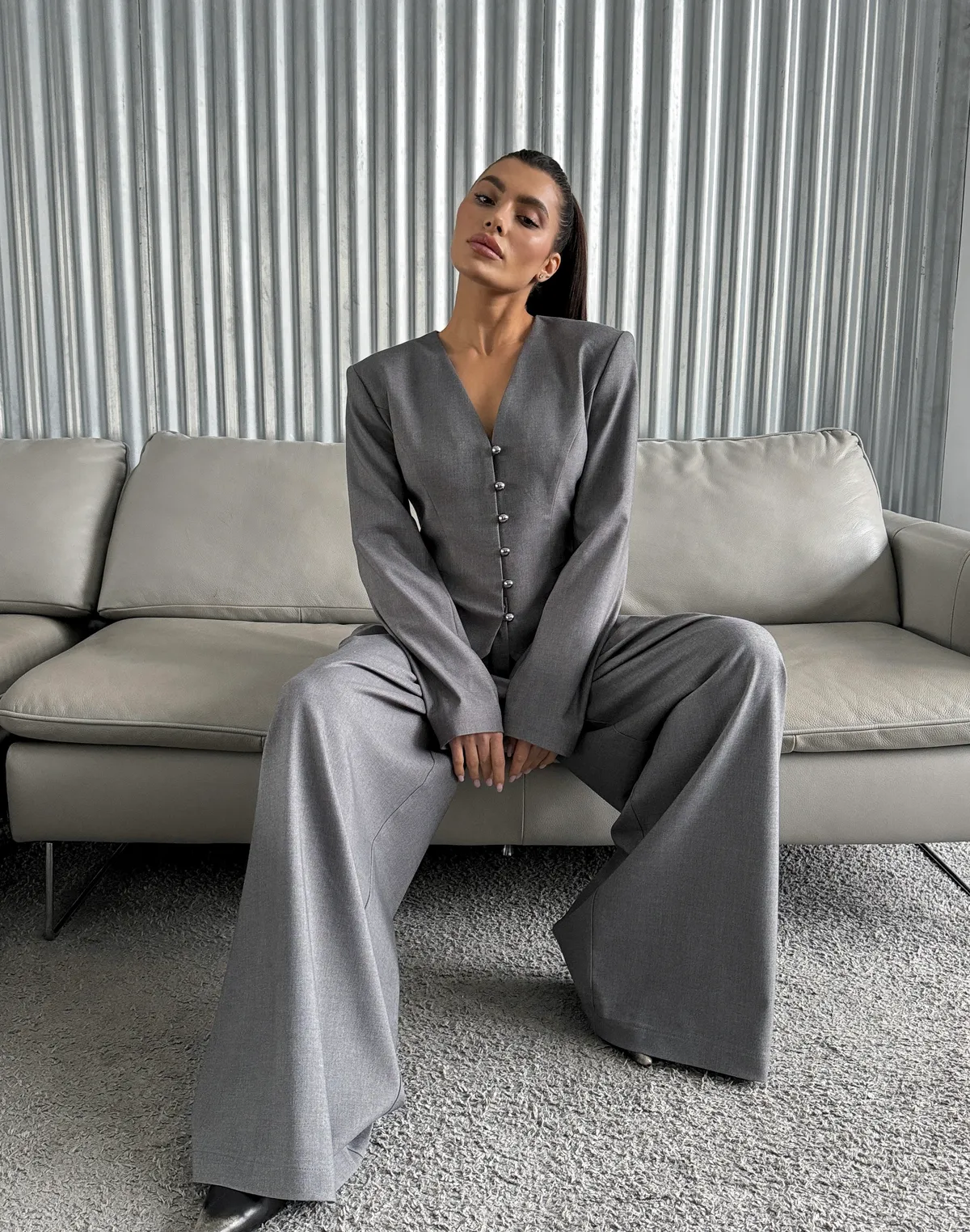 Жакет жіночий з декоративними круглими ґудзиками, сталевий - Фото 5