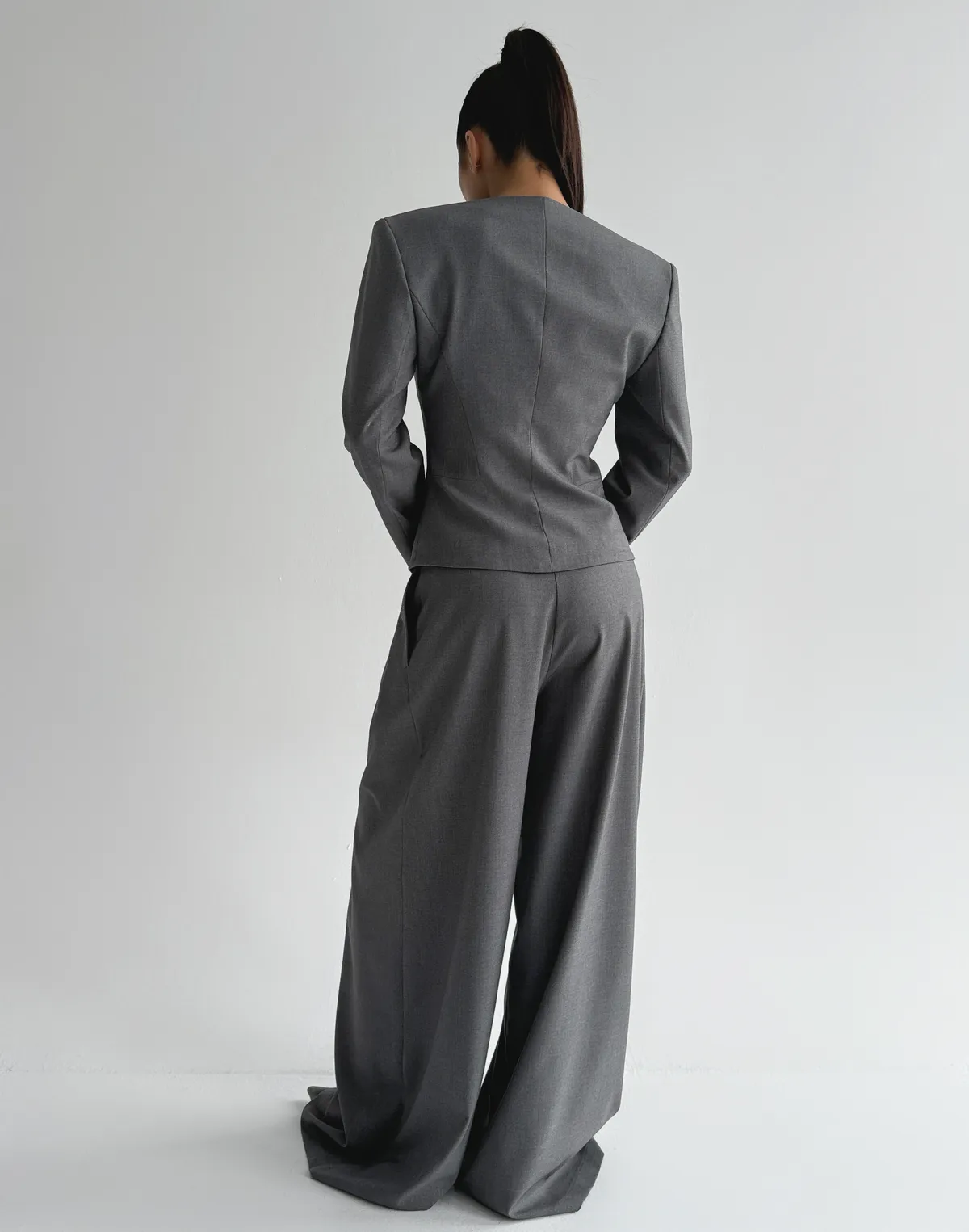 Комплект жакет з декоративними круглими ґудзиками та штани у стилі baggi, сталеві - Фото 2