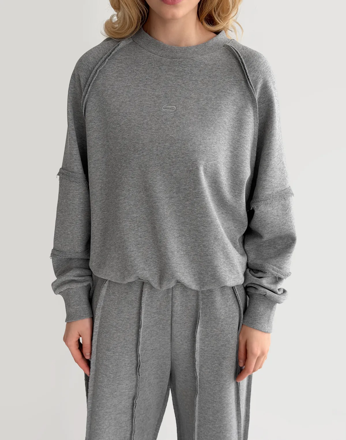 Світшот з декоративними швами, сірий меланж - Фото 1