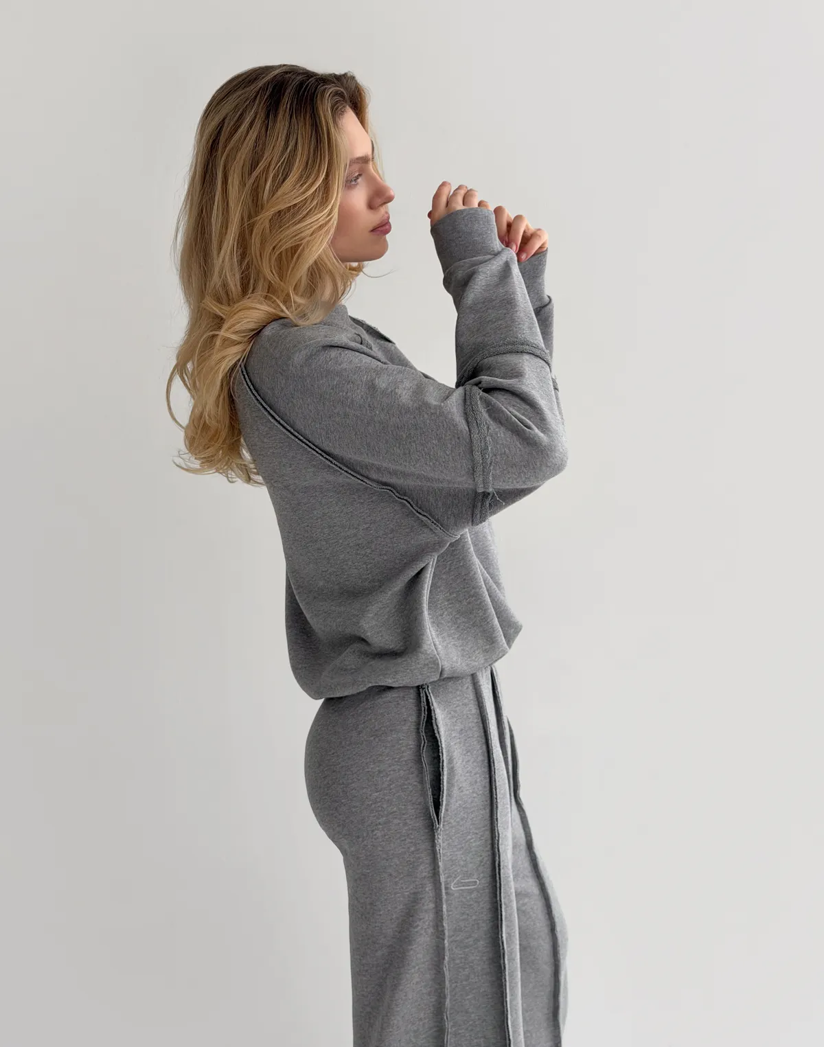 Світшот з декоративними швами, сірий меланж - Фото 6