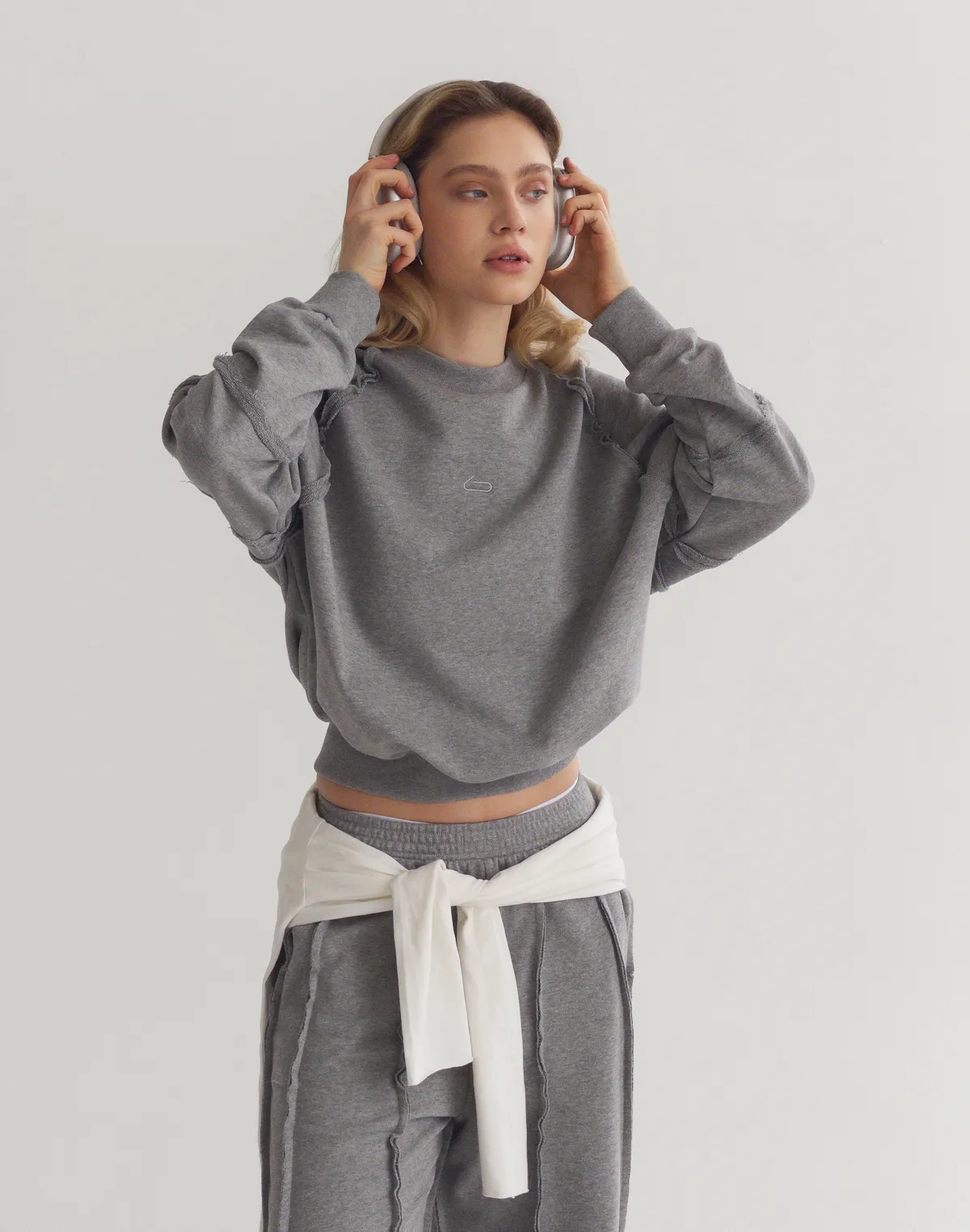 Світшот з декоративними швами, сірий меланж - Фото 3