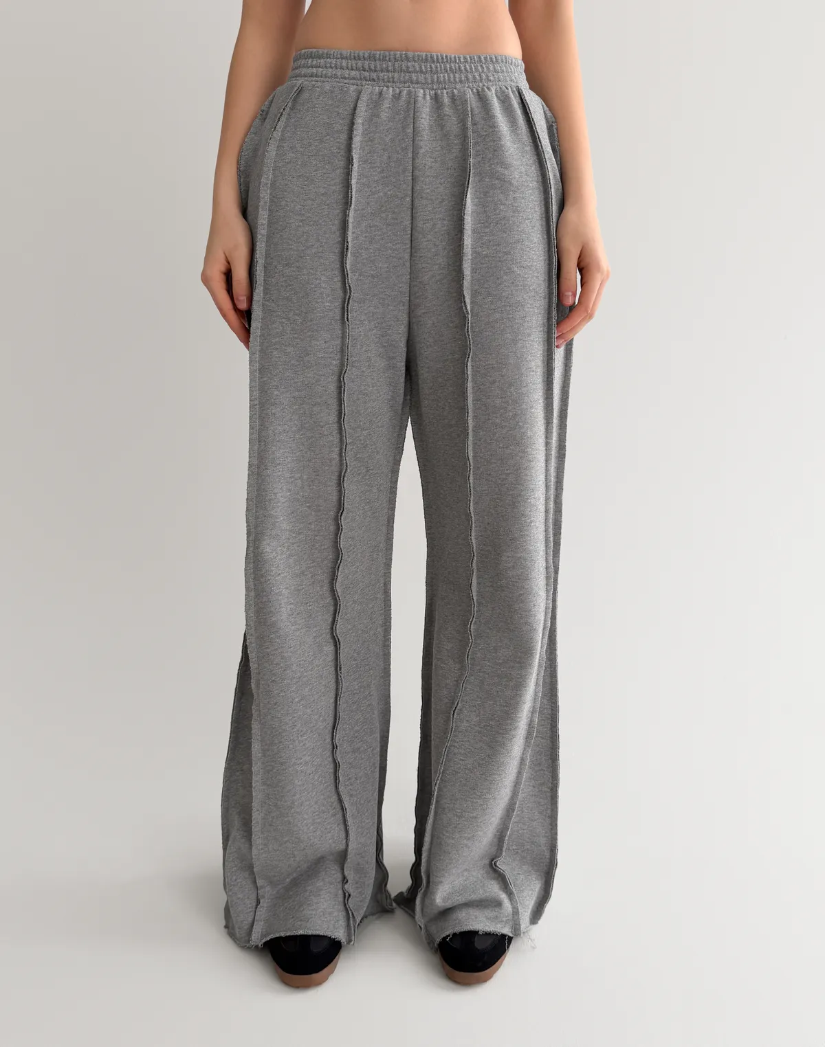 Штани спортивні прямі з декоративними швами, сірий меланж - Фото 1
