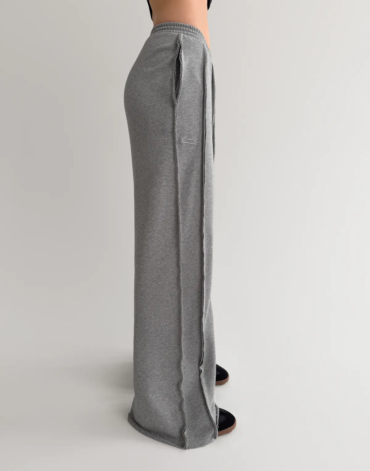 Штани спортивні прямі з декоративними швами, сірий меланж - Фото 5
