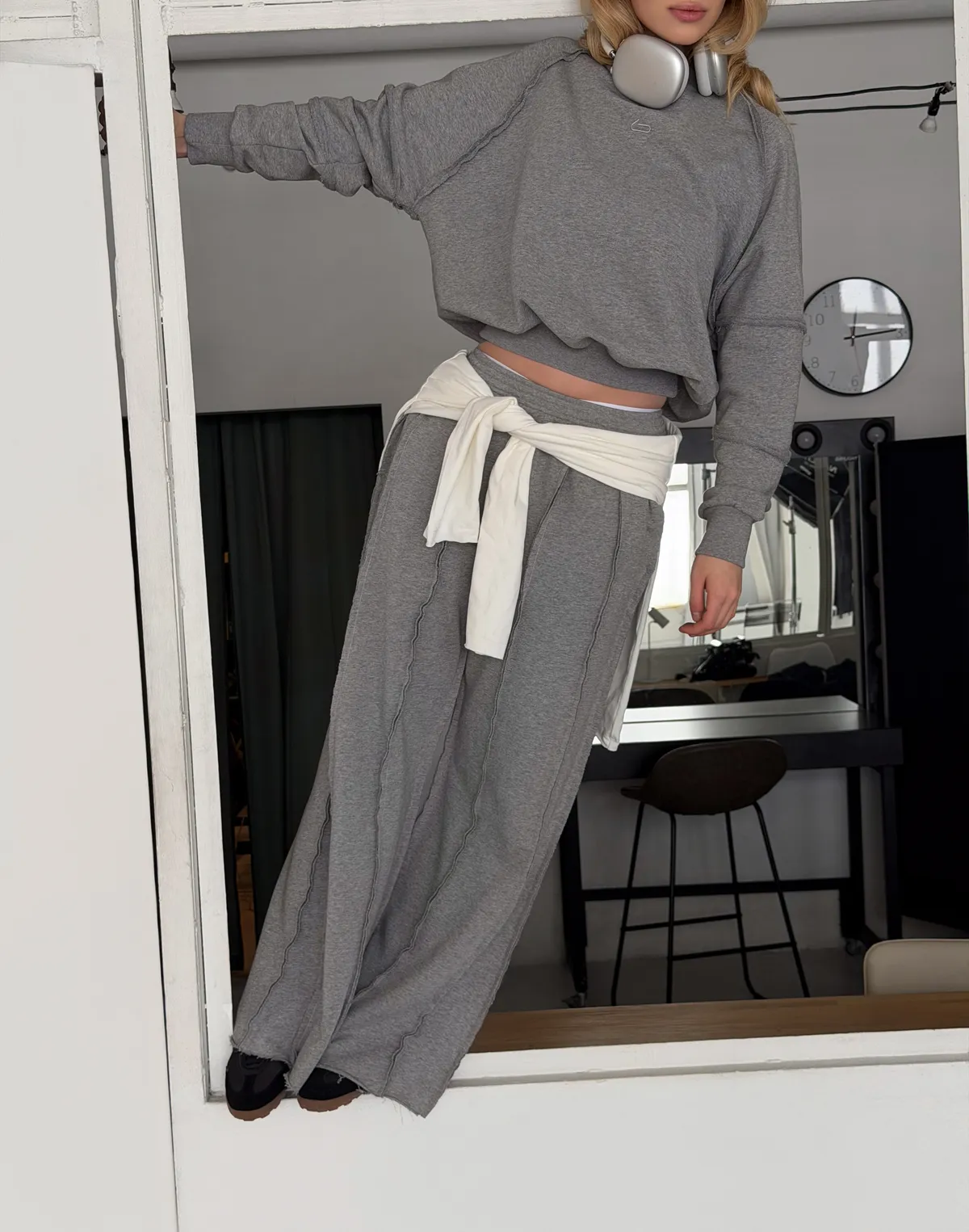 Штани спортивні прямі з декоративними швами, сірий меланж - Фото 3