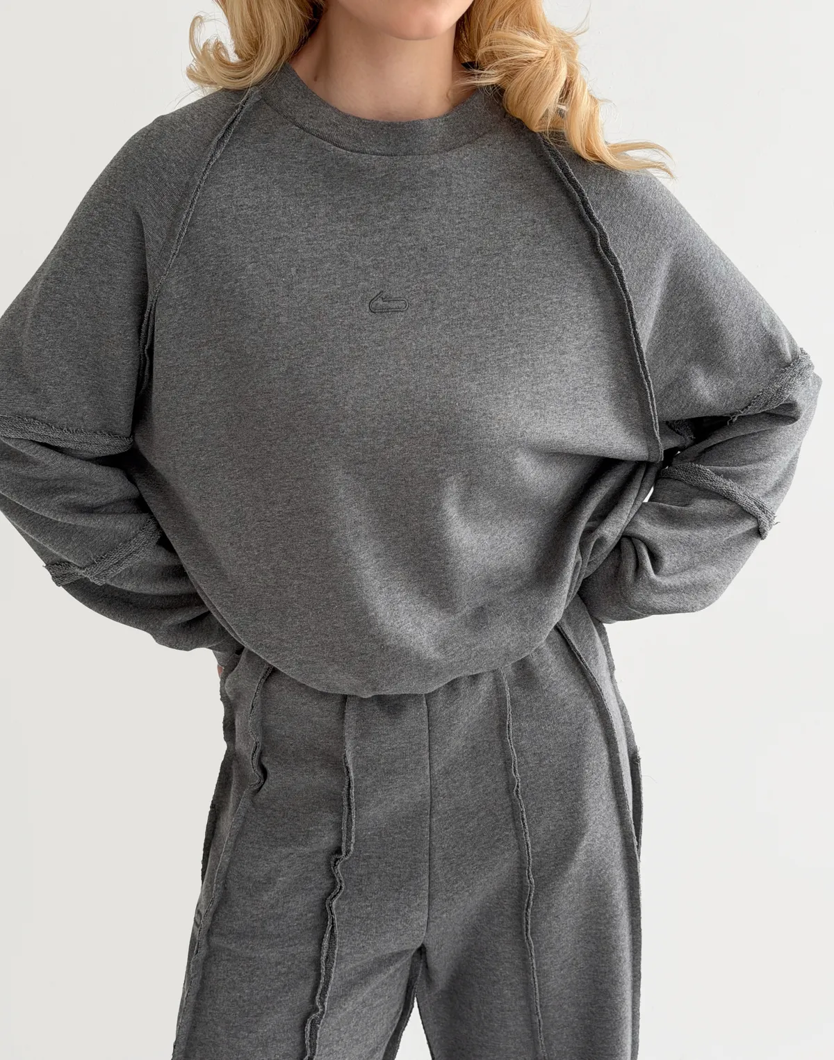 Світшот з декоративними швами, темний меланж - Фото 8