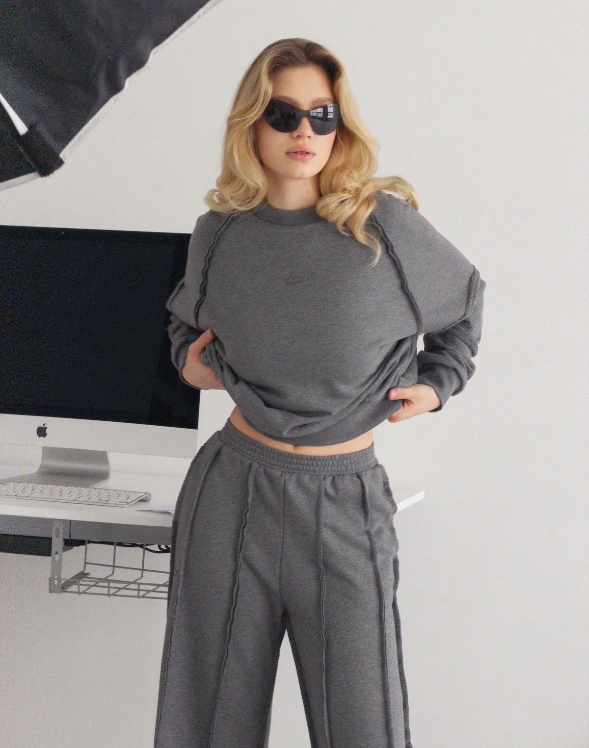 Світшот з декоративними швами, темний меланж - Фото 4