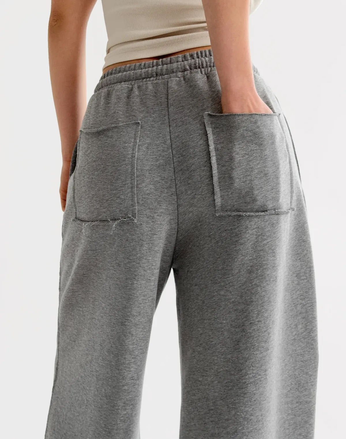 Штани прямі з декоративними кишенями позаду, сірий меланж - Фото 5