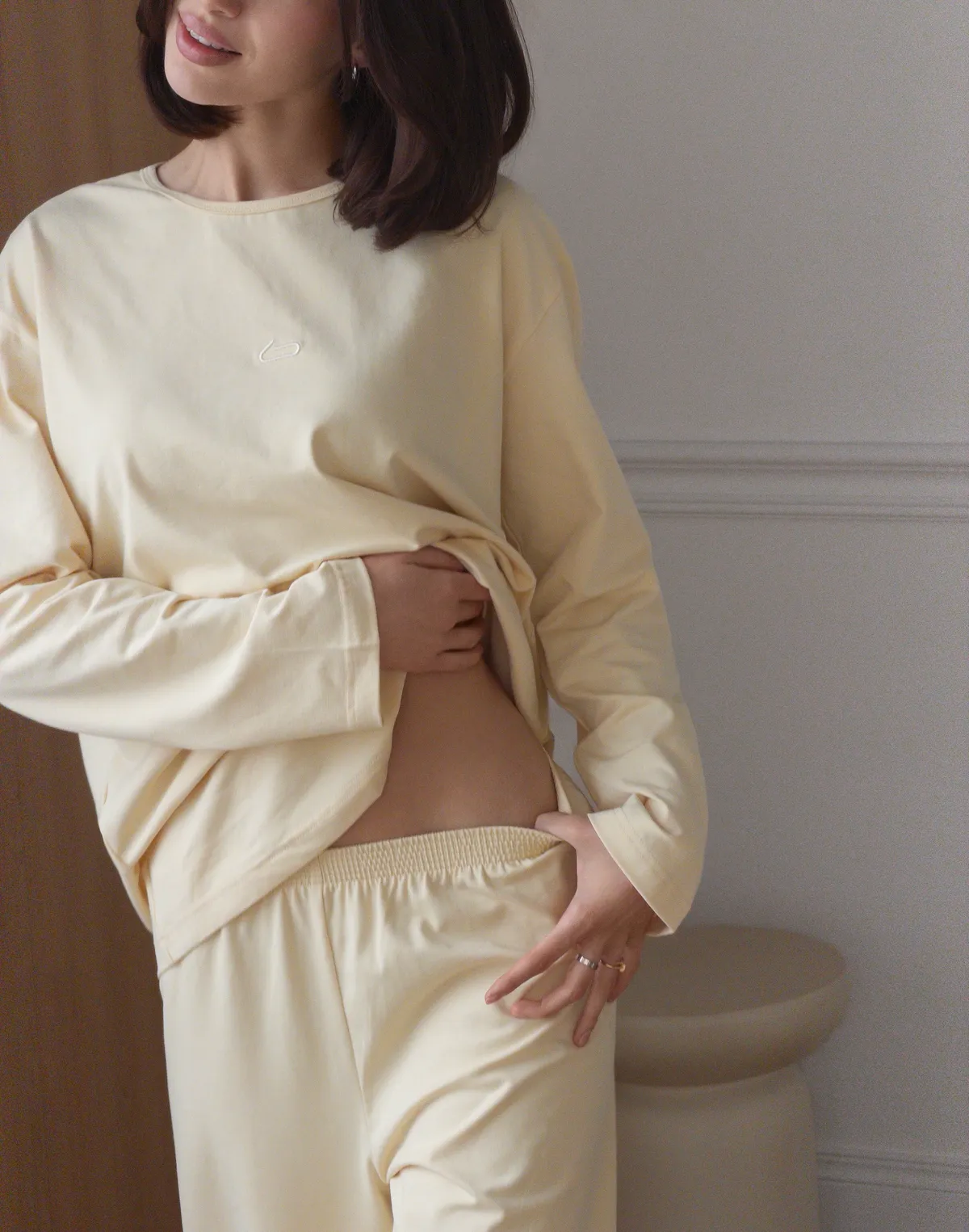 Комплект піжамний з ніжної бавовняної тканини лонгслів та штани, вершкові - Фото 4