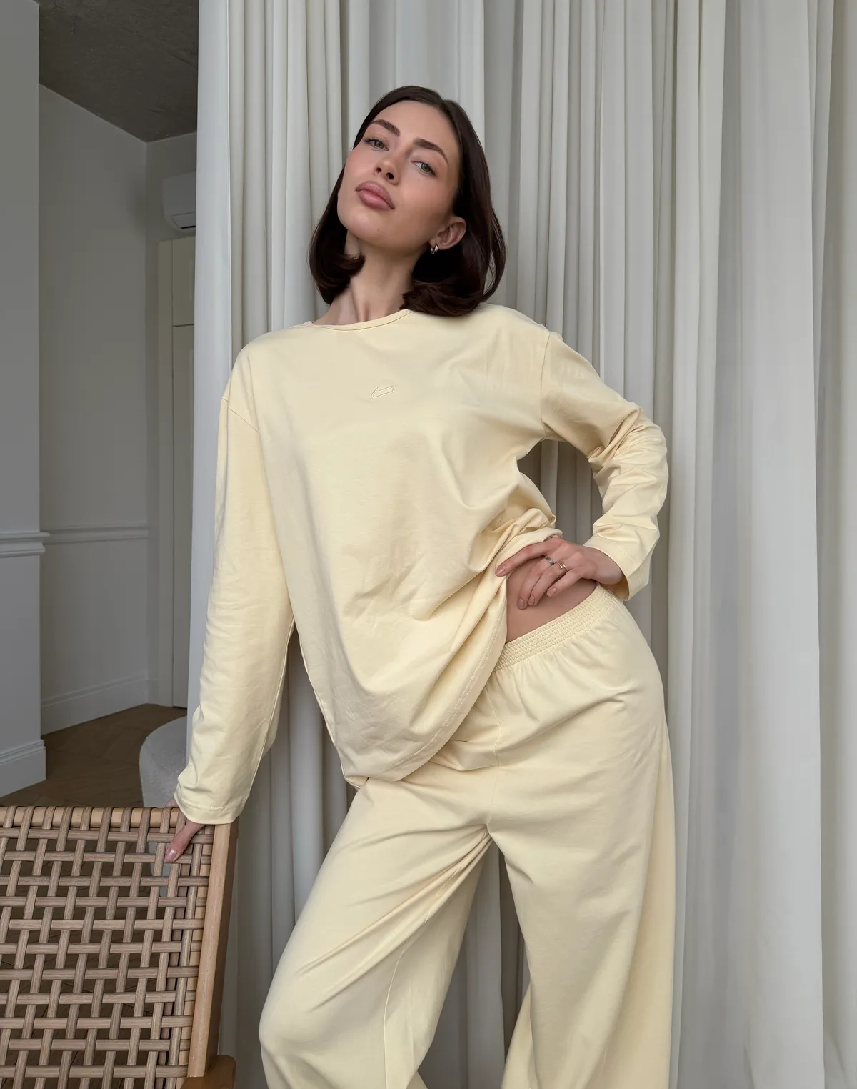 Комплект піжамний з ніжної бавовняної тканини лонгслів та штани, вершкові - Фото 3